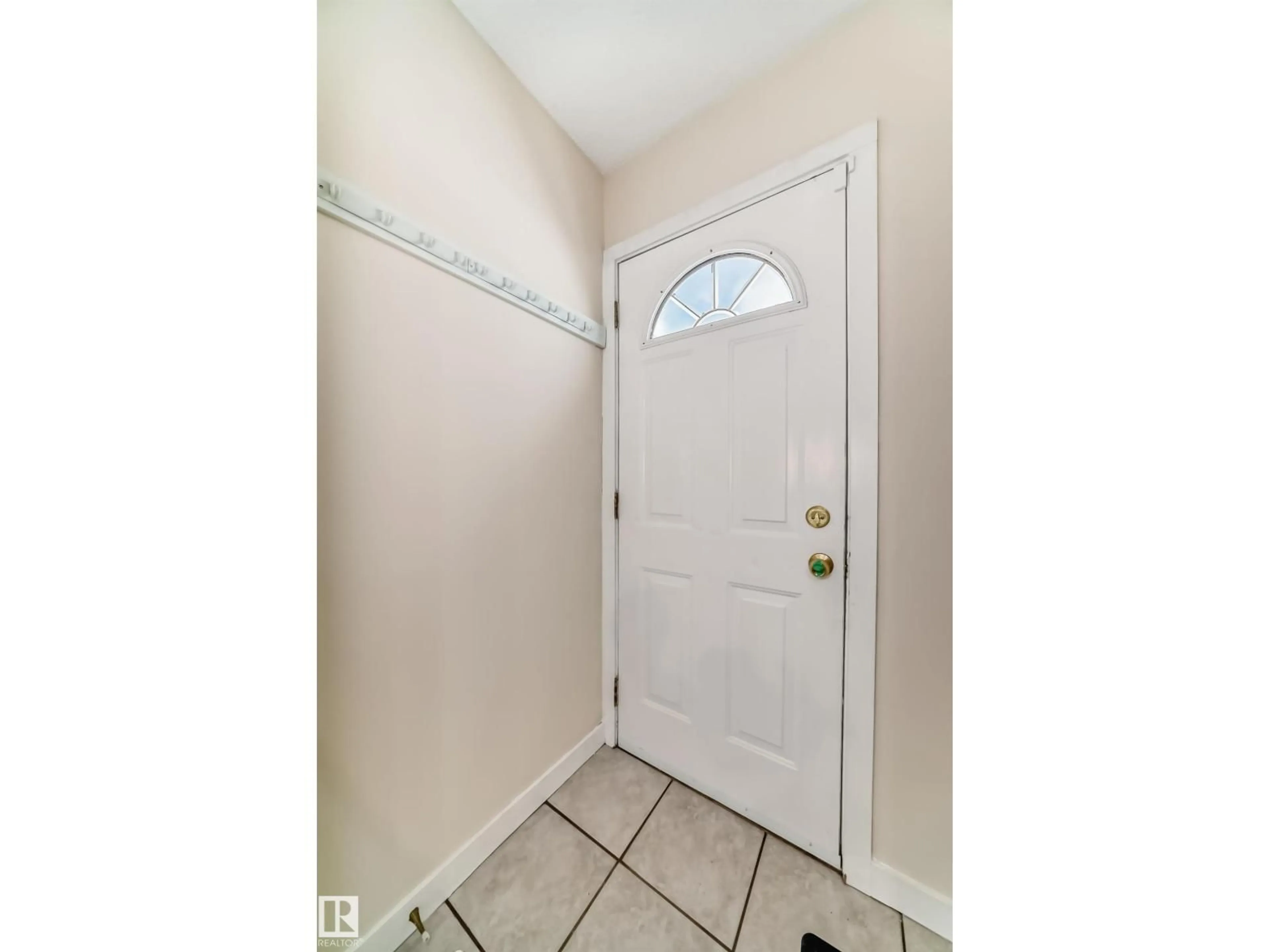Indoor entryway for NW - 1667 42 ST, Edmonton Alberta T6L2R8