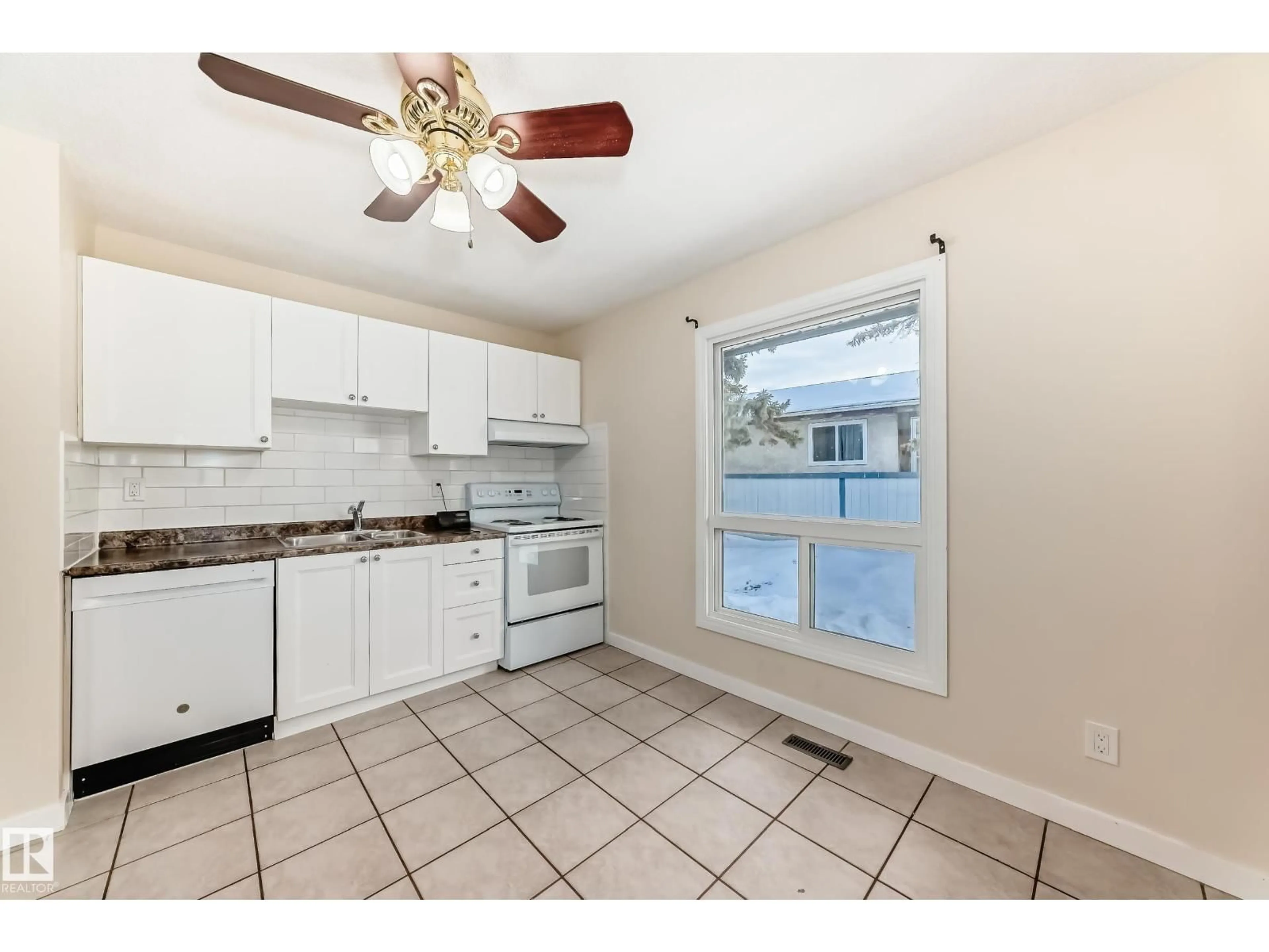 Standard kitchen, ceramic/tile floor for NW - 1667 42 ST, Edmonton Alberta T6L2R8