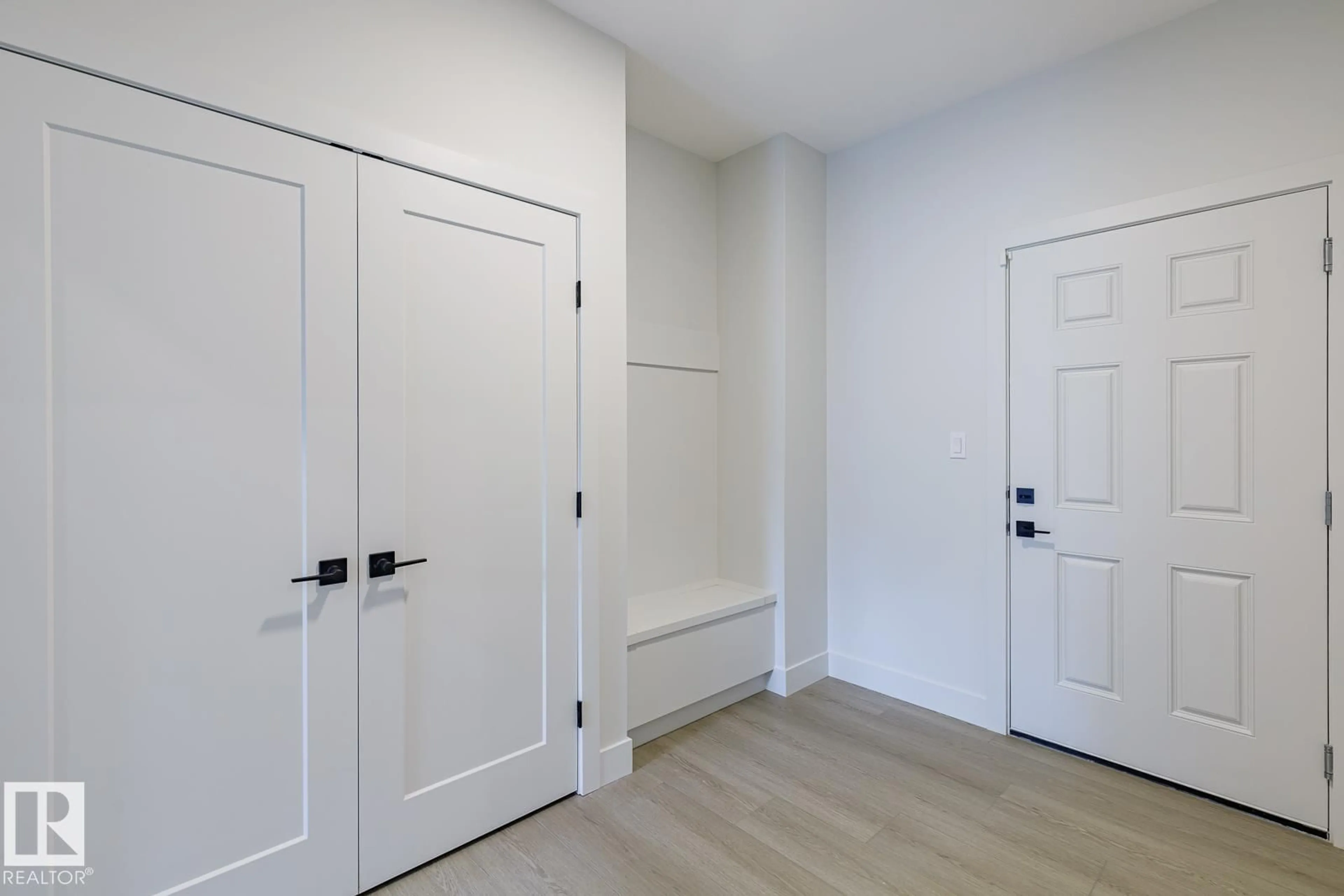 Indoor entryway for NW - 6235 175 AV, Edmonton Alberta T5Y0K8