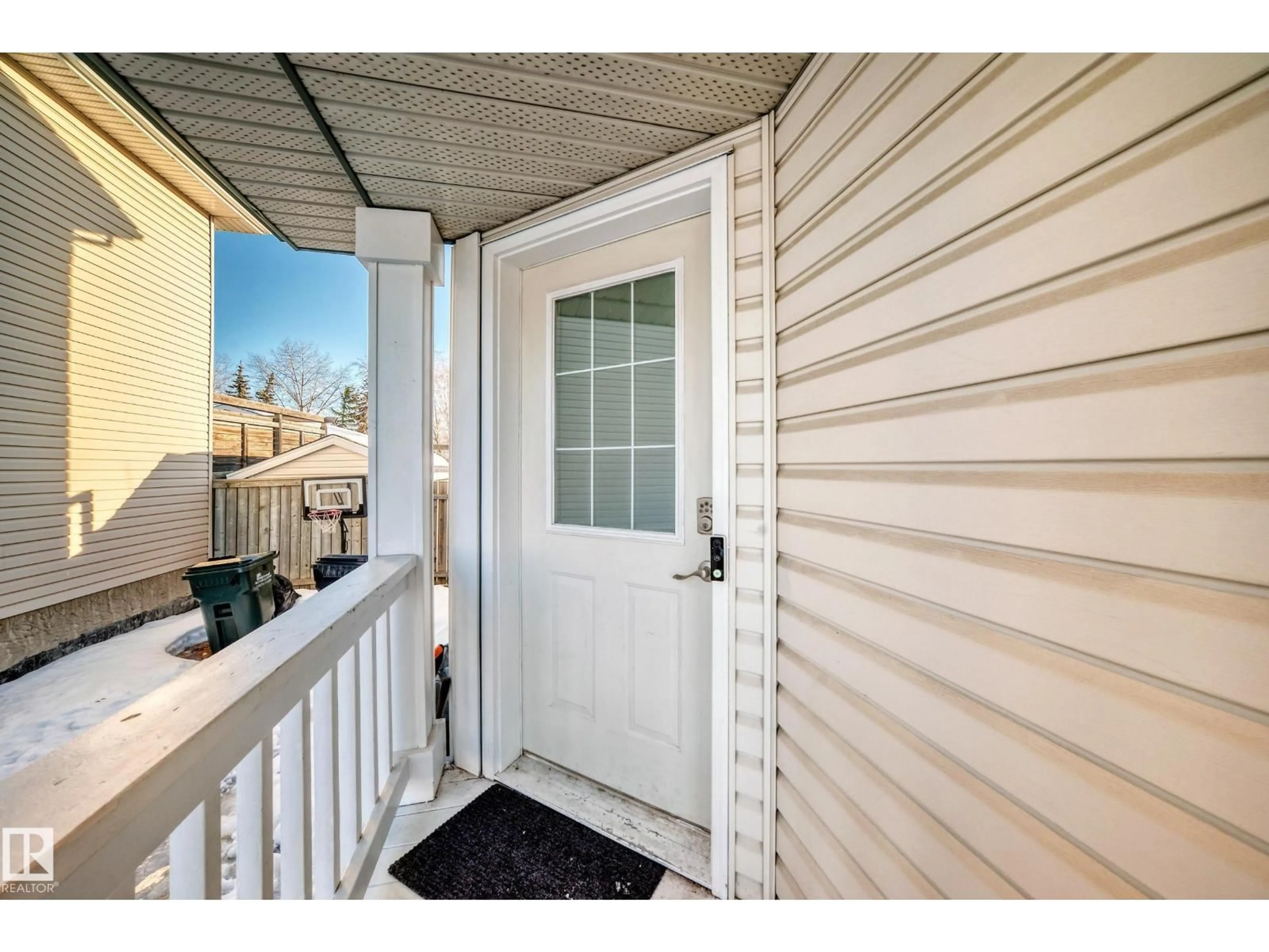 Indoor entryway for 981 NORMANDY DR, Sherwood Park Alberta T8A5X6