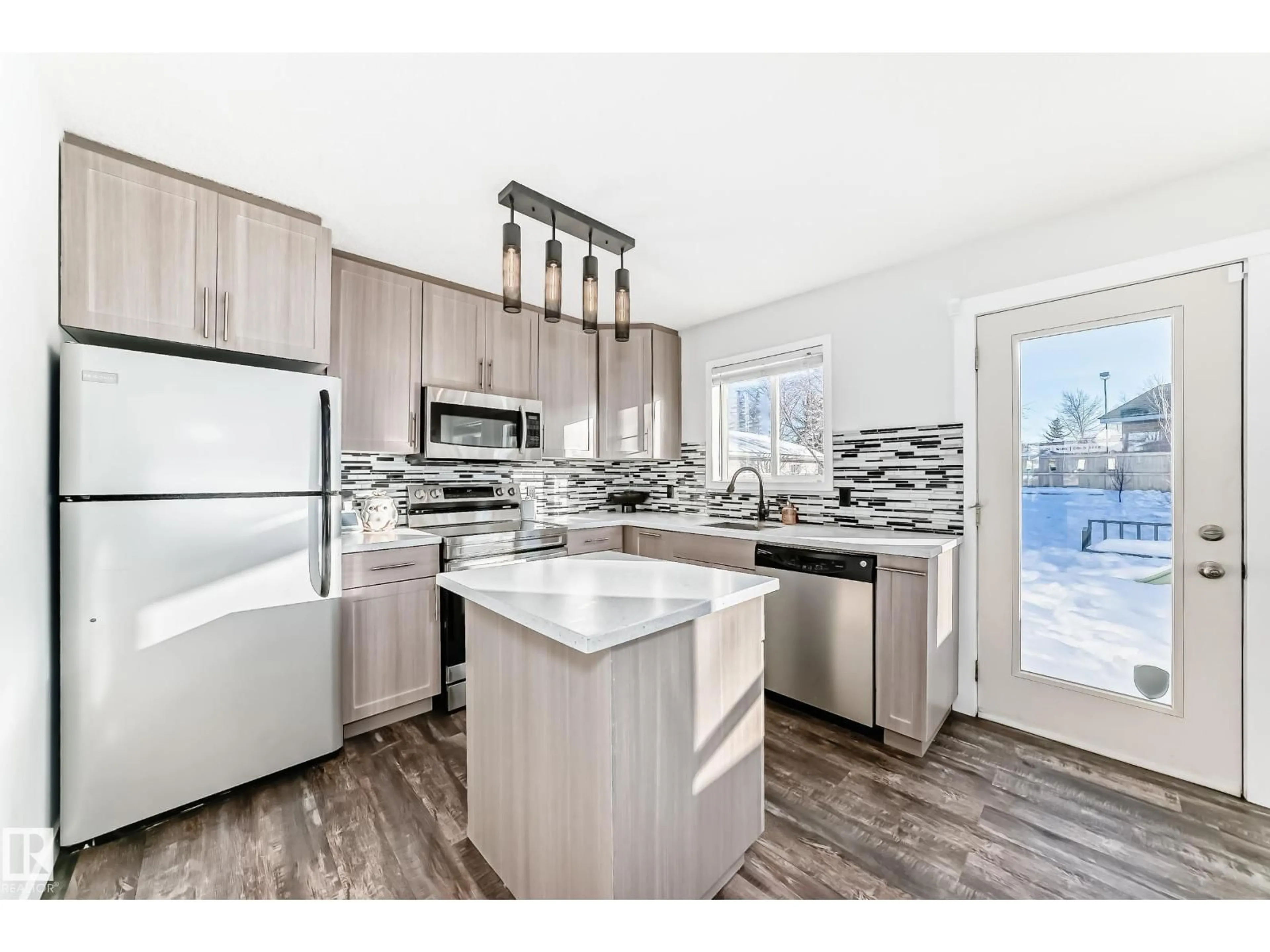 Open concept kitchen, unknown for 981 NORMANDY DR, Sherwood Park Alberta T8A5X6