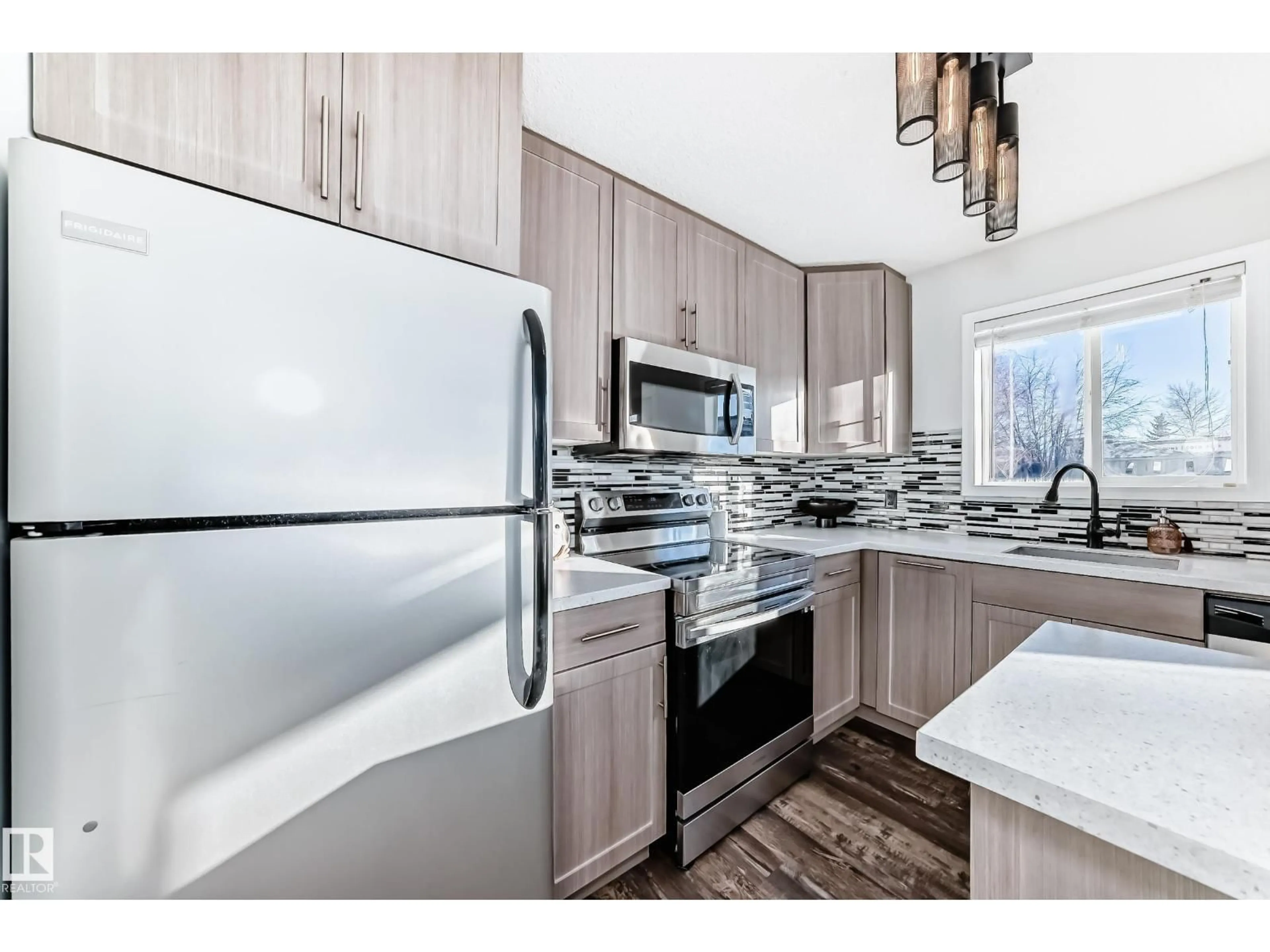 Open concept kitchen, unknown for 981 NORMANDY DR, Sherwood Park Alberta T8A5X6