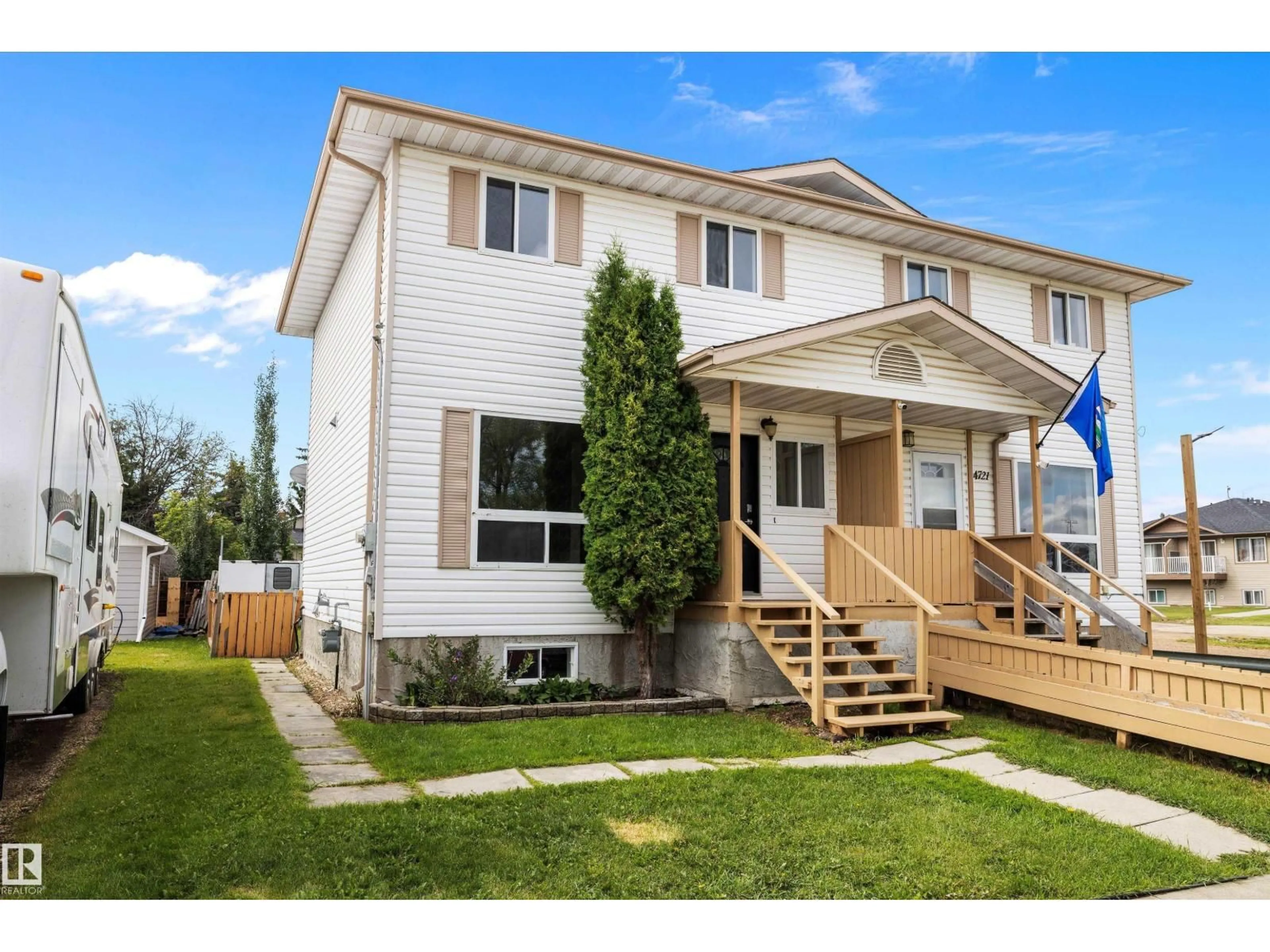 Home with vinyl exterior material, street for 4719 49 AV, Calmar Alberta T0C0V0