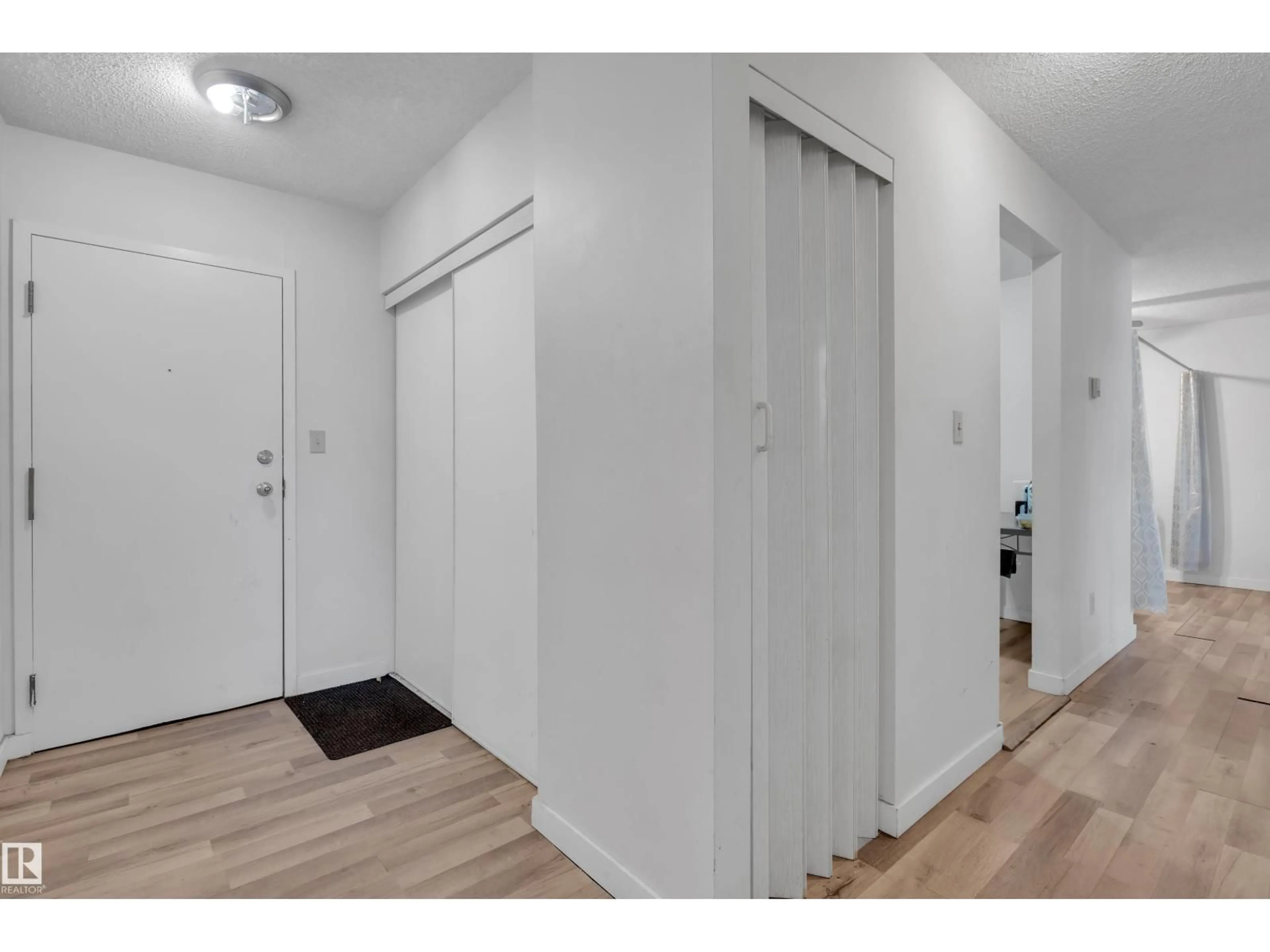 Indoor entryway for #302 - 1620 48 ST, Edmonton Alberta T6L5P1