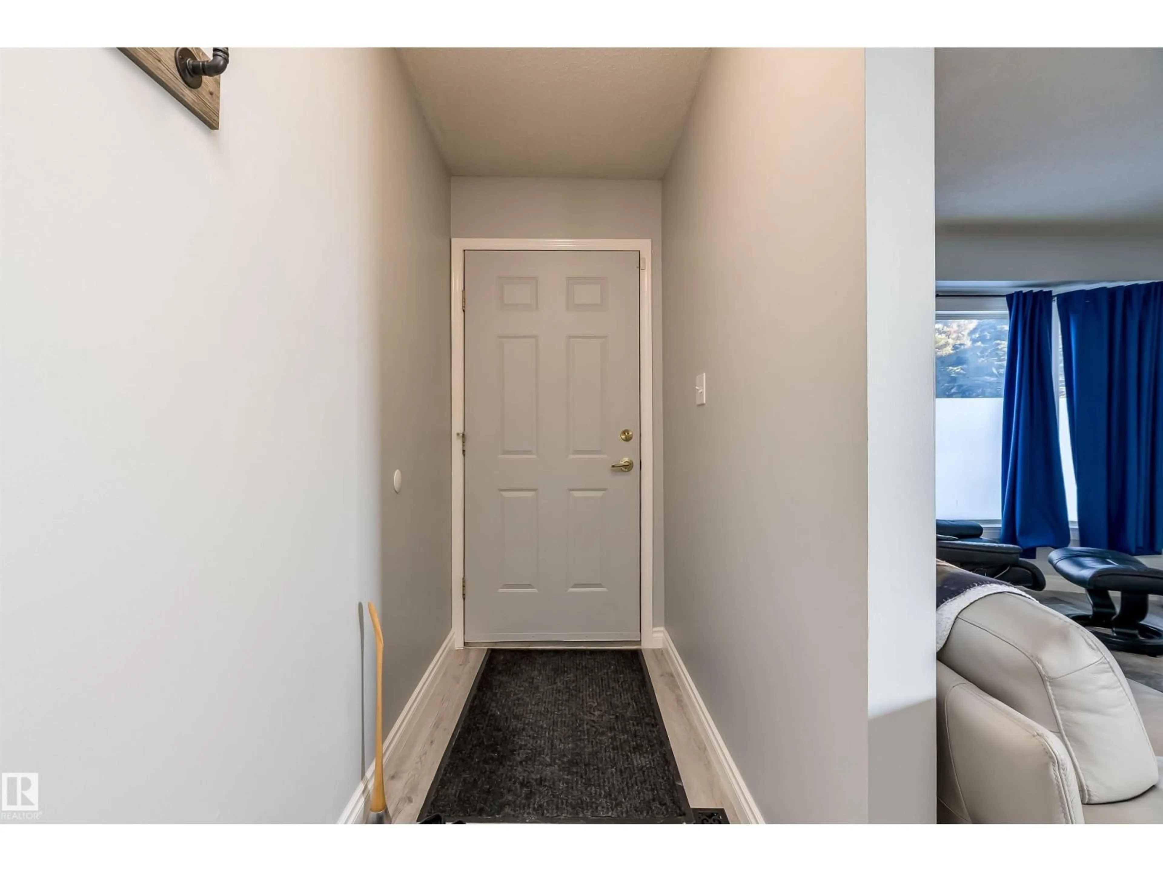 Indoor entryway for 6012 187 ST, Edmonton Alberta T6M2B4