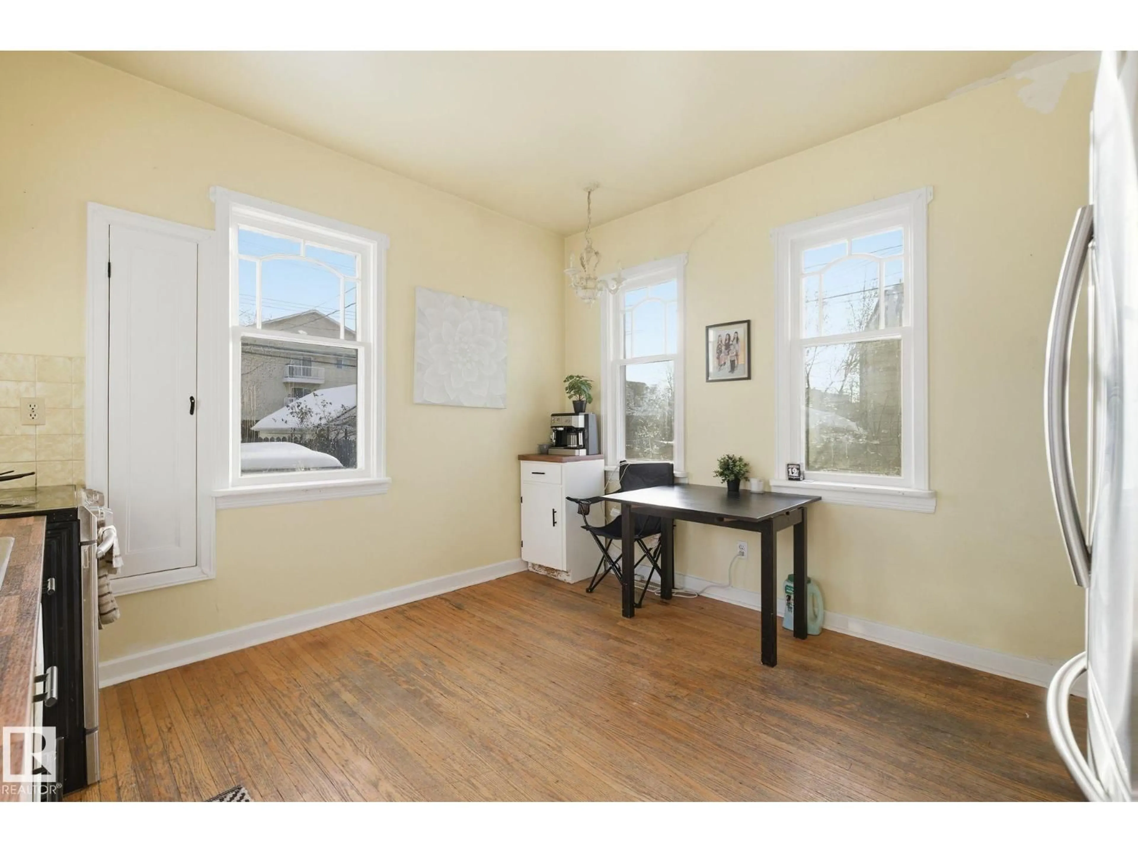 A pic of a room for NW - 11515 101 ST, Edmonton Alberta T5G2B2
