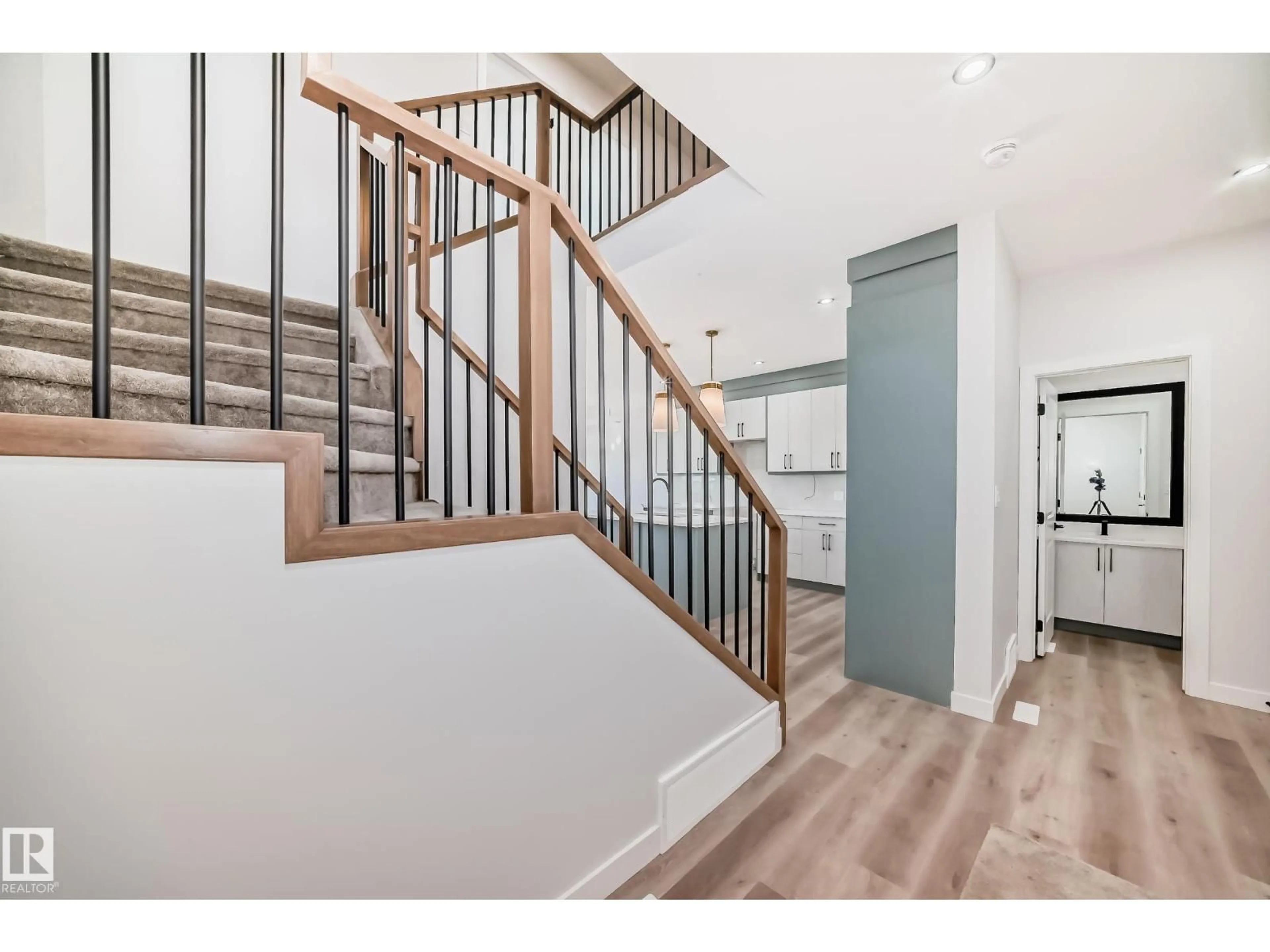 Indoor entryway for 24 AXELWOOD, Spruce Grove Alberta T7X4G4