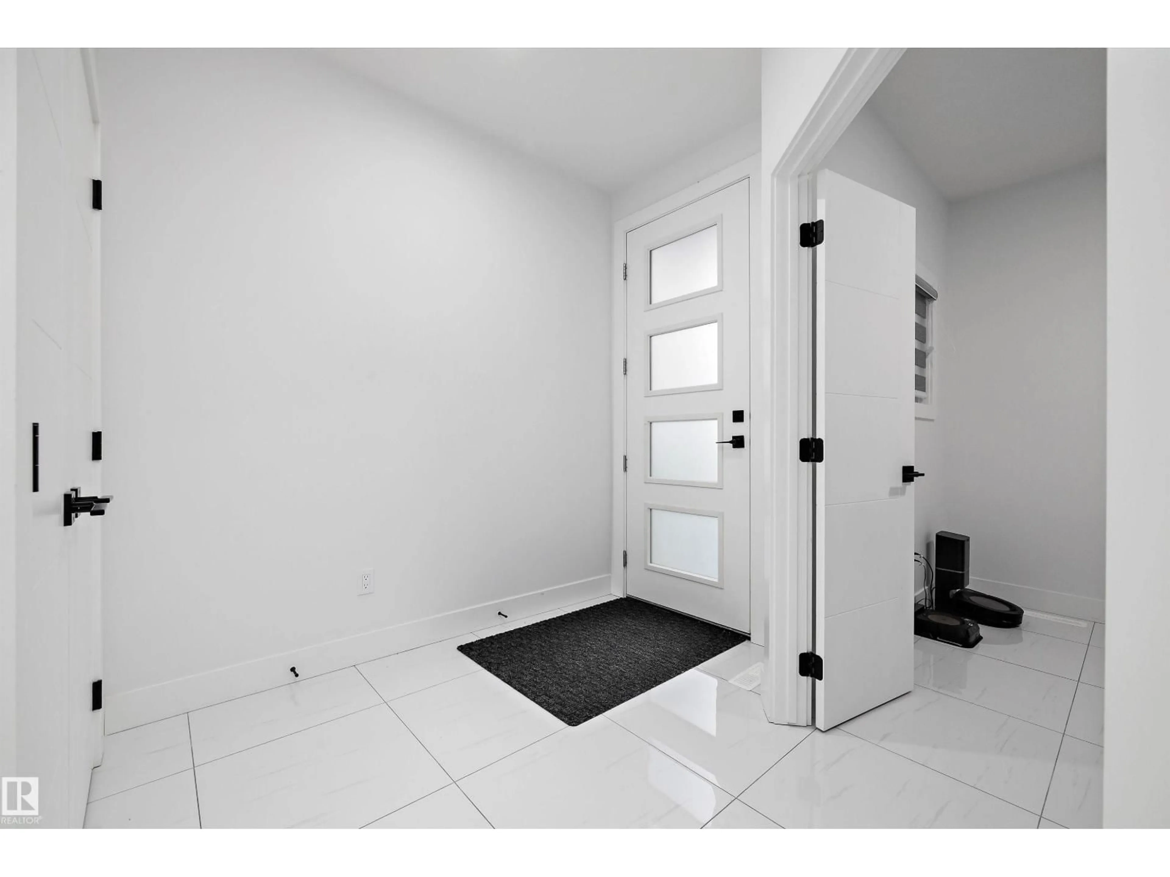Indoor entryway for 5343 KIMBALL PL, Edmonton Alberta T6W5E6