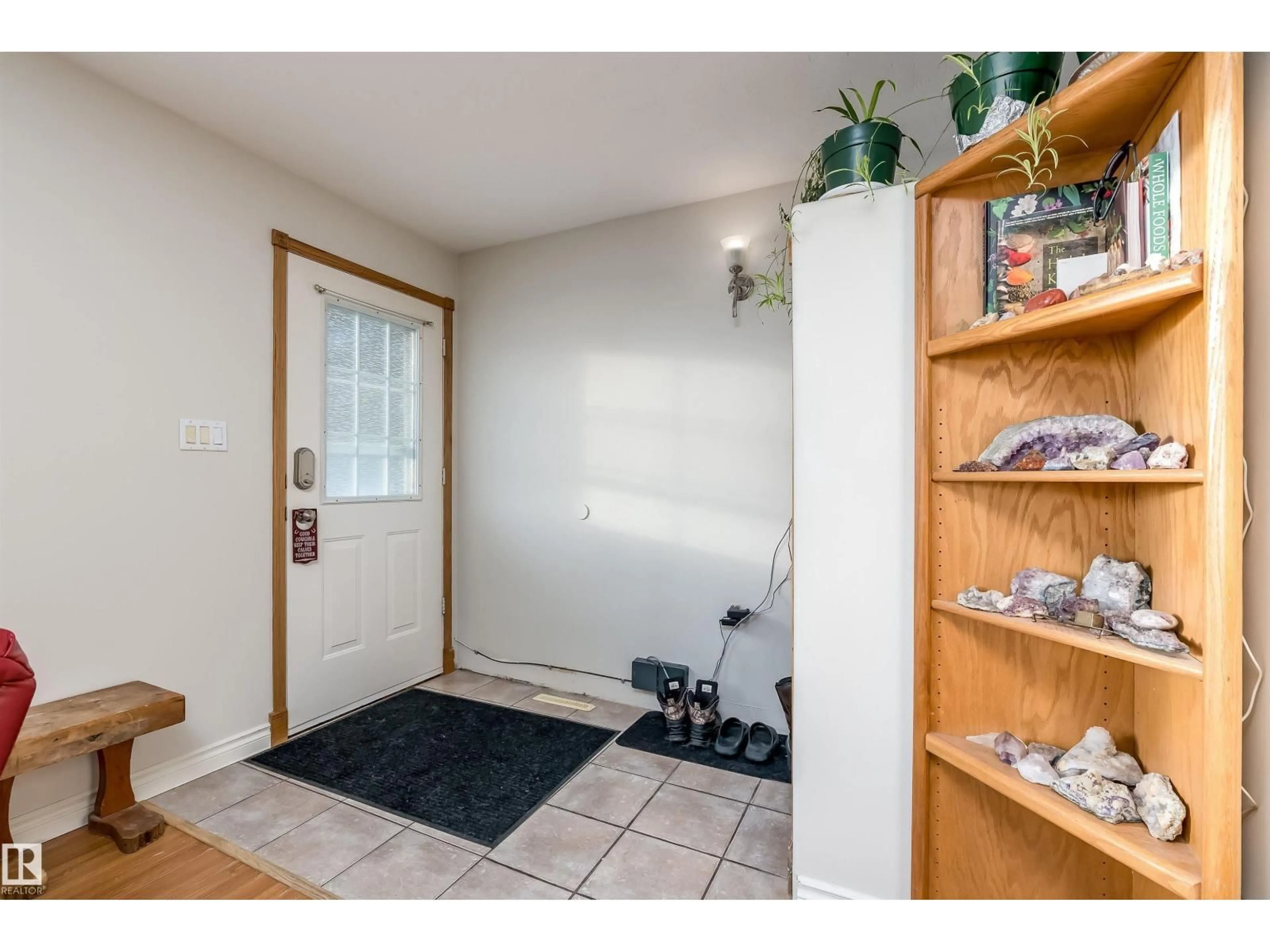 Indoor entryway for 5132 49 AV, Onoway Alberta T0E1V0