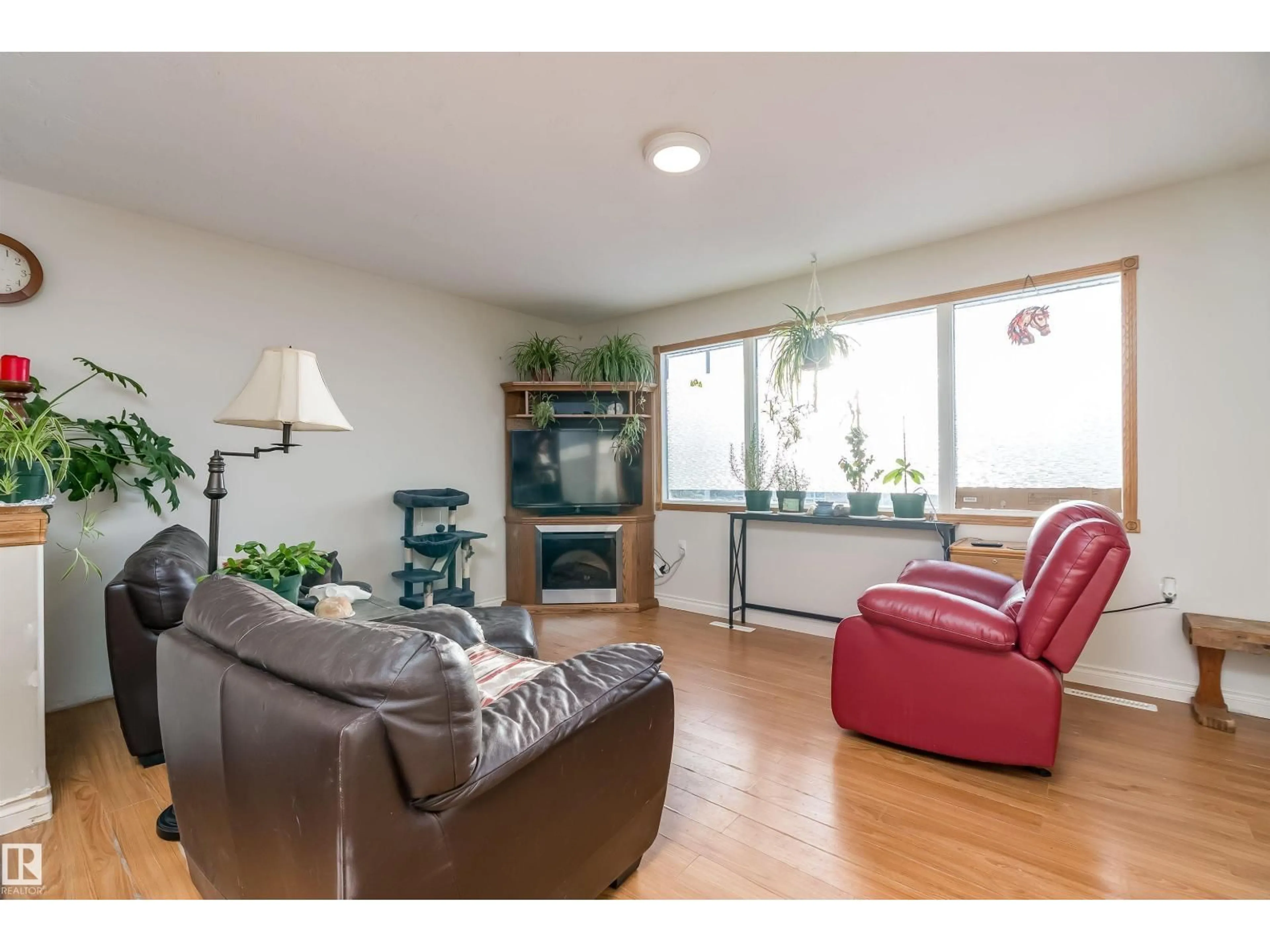 Living room with furniture, wood/laminate floor for 5132 49 AV, Onoway Alberta T0E1V0