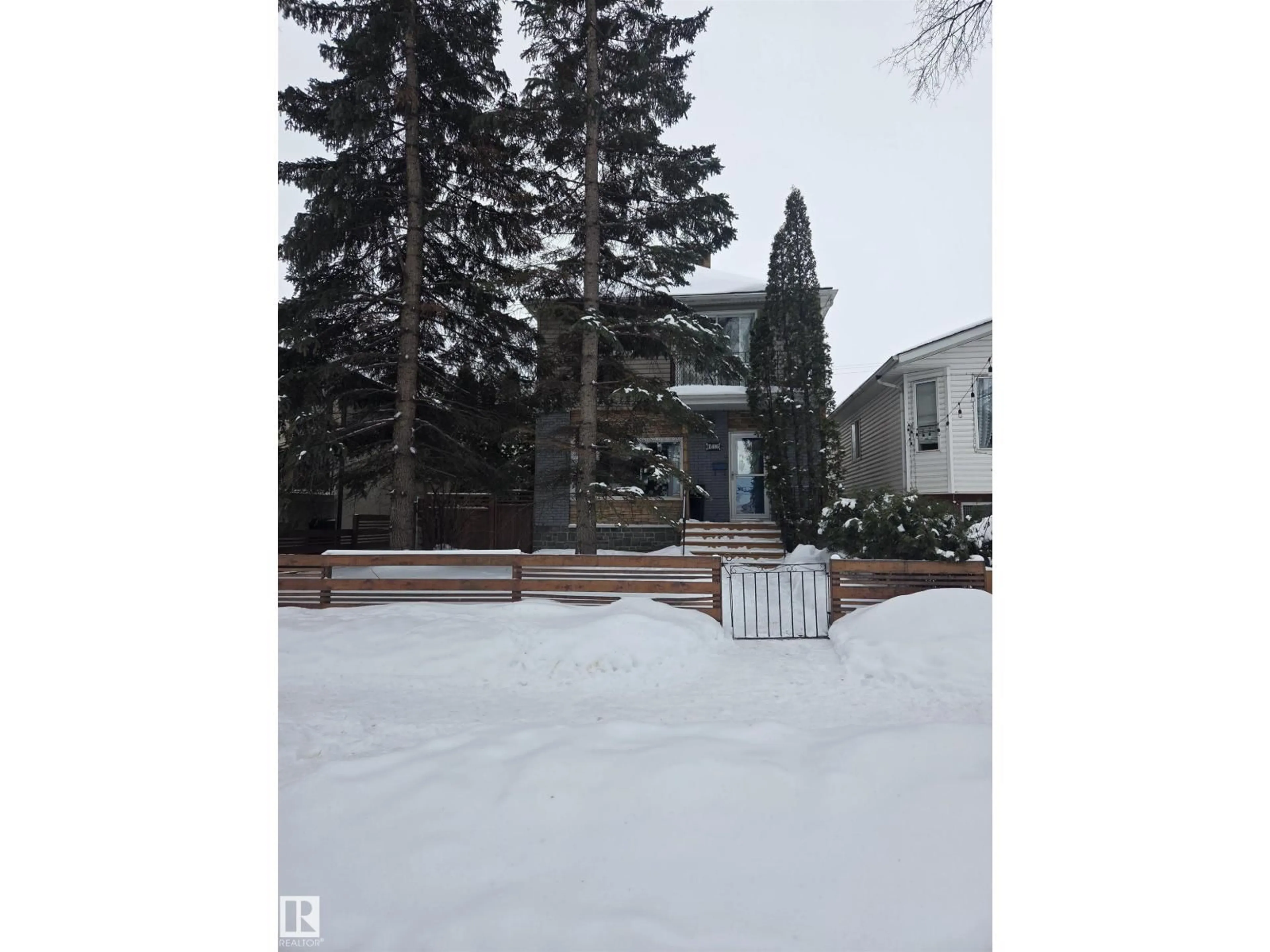 Blurry image for 11406 96 ST, Edmonton Alberta T5G1T4