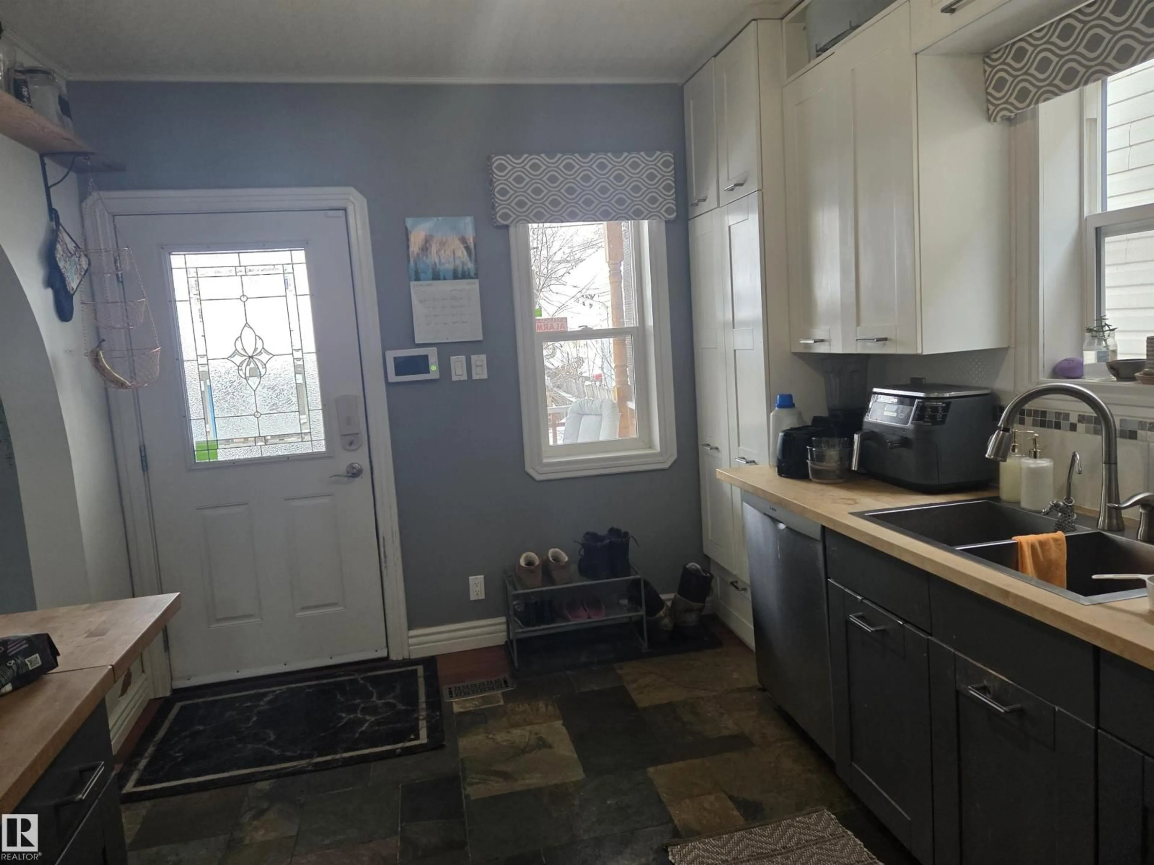 Standard kitchen, unknown for 11406 96 ST, Edmonton Alberta T5G1T4