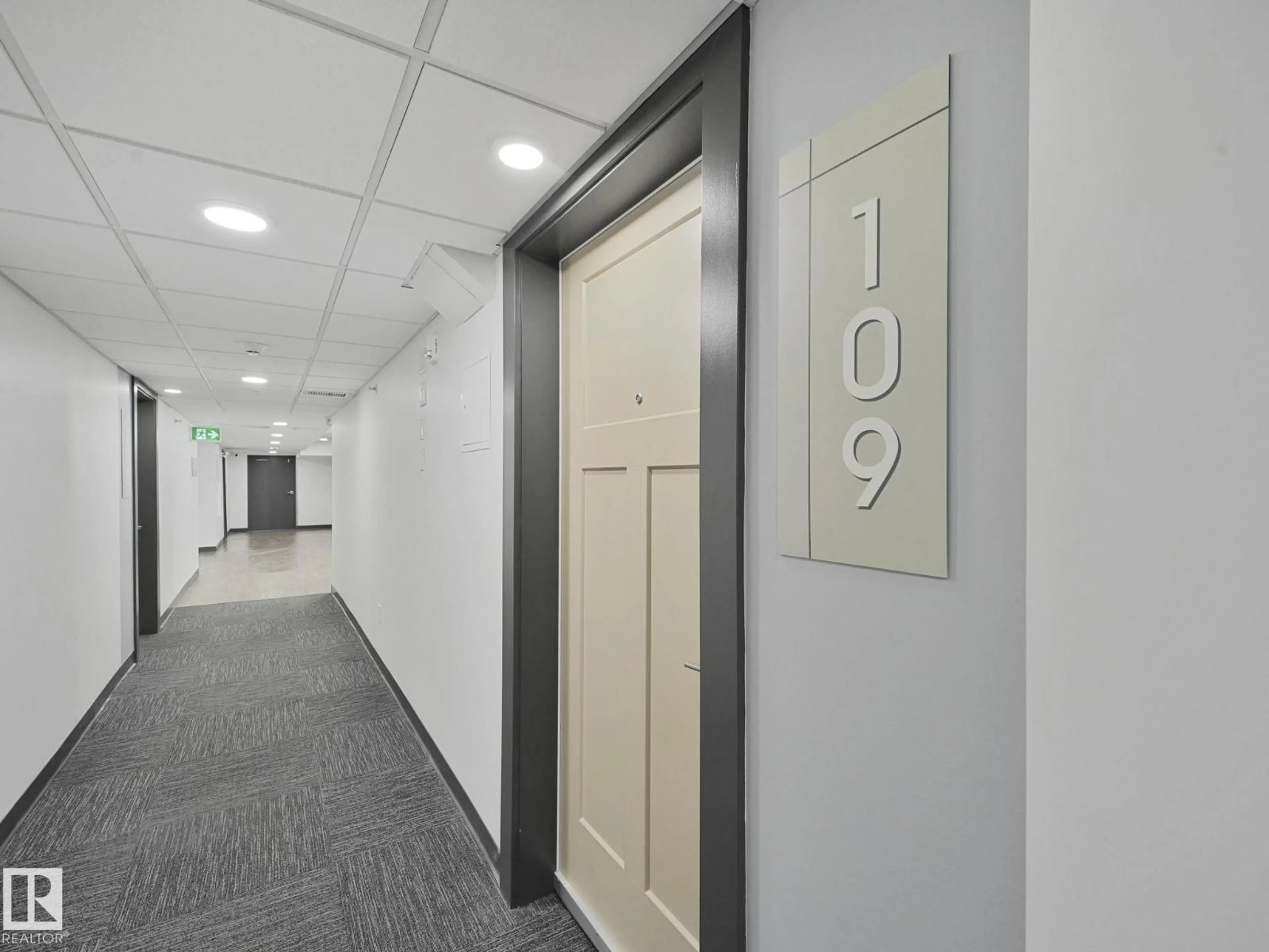 Indoor foyer for #109 - 9504 182 ST, Edmonton Alberta T5T3A7