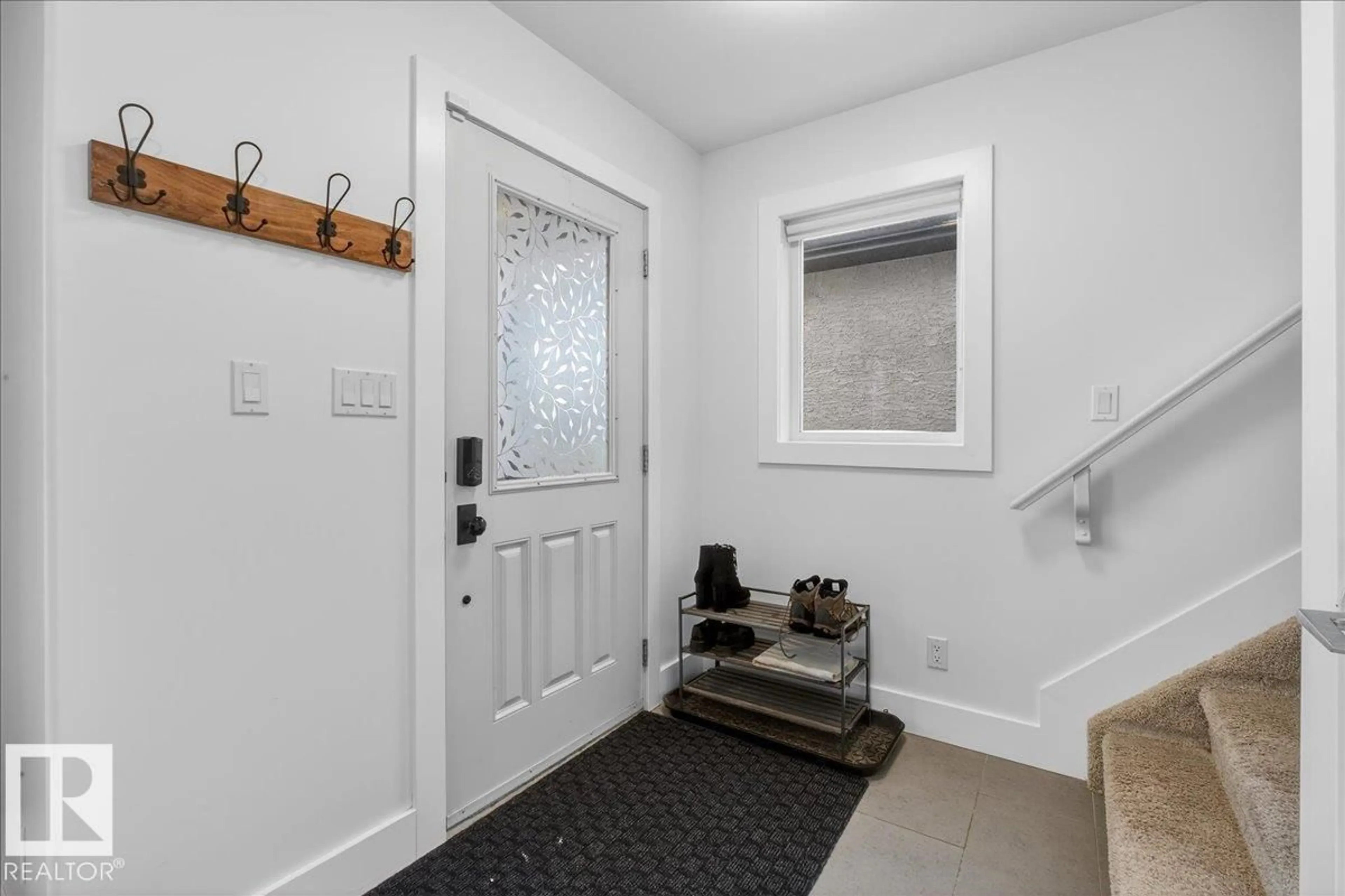 Indoor entryway for 10547 151 ST, Edmonton Alberta T5P1V2