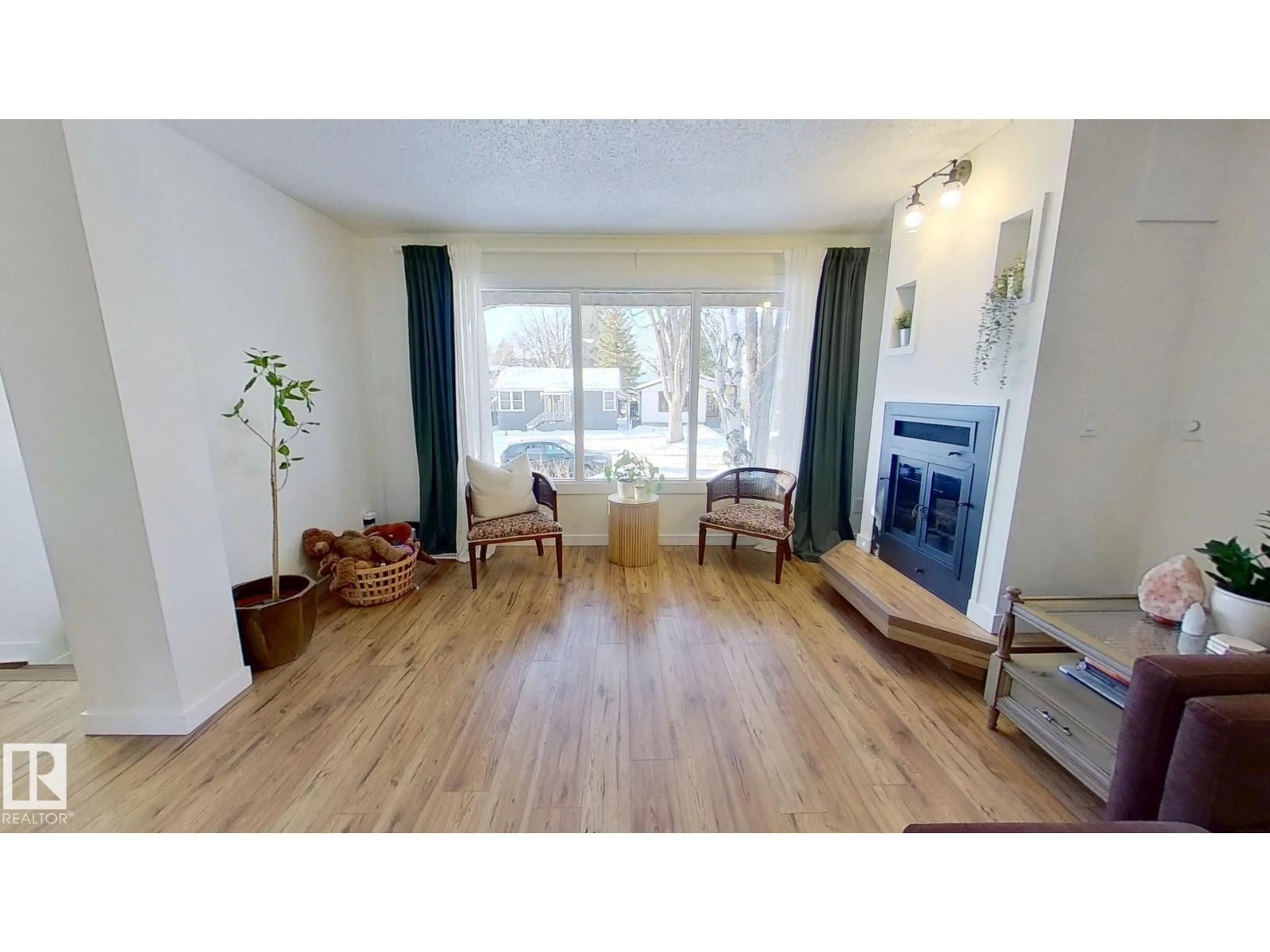 A pic of a room for 11935 57 ST, Edmonton Alberta T5W3V7