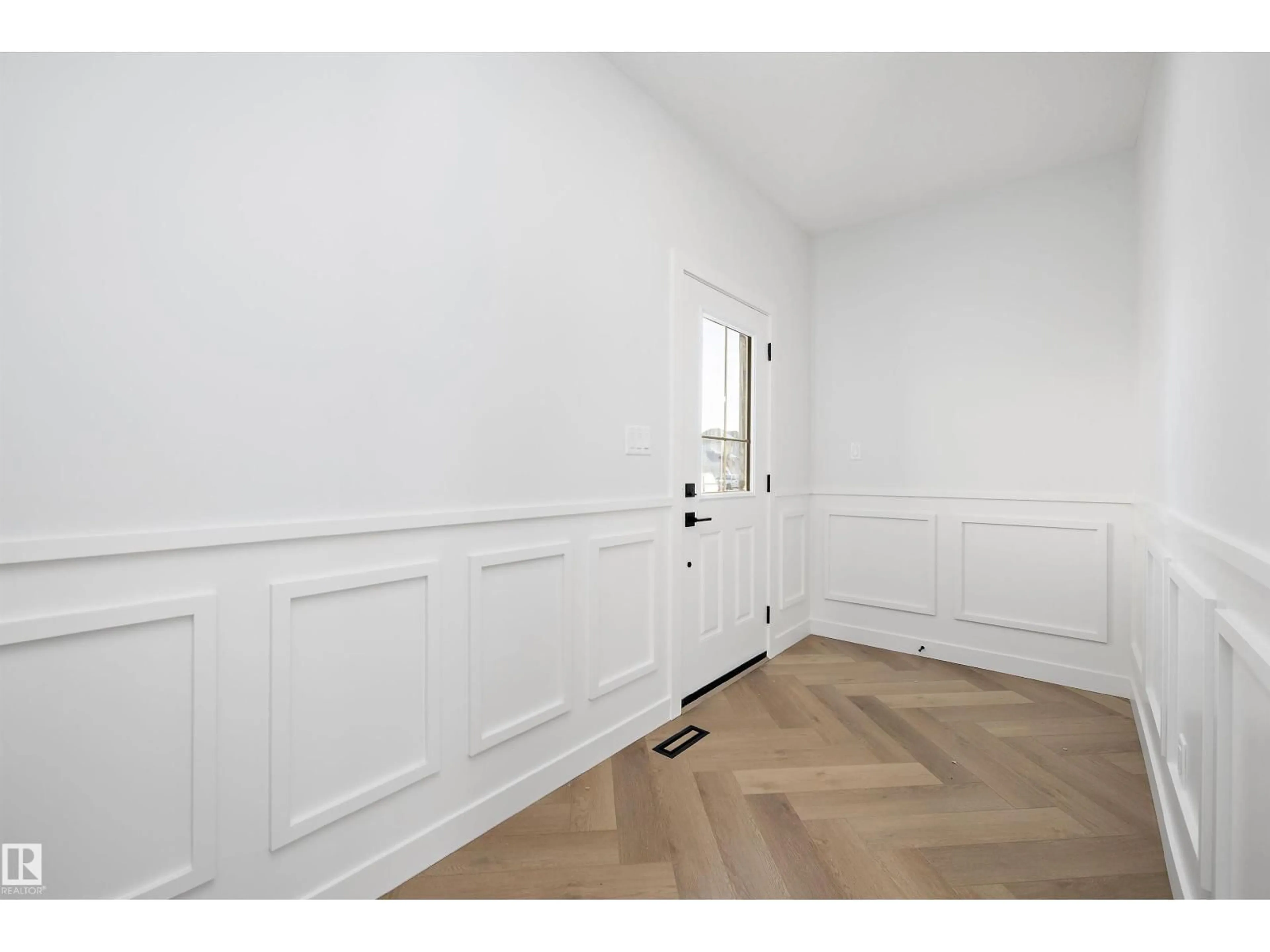 Indoor entryway for 94 CHELLES WD, St. Albert Alberta T8T2C6