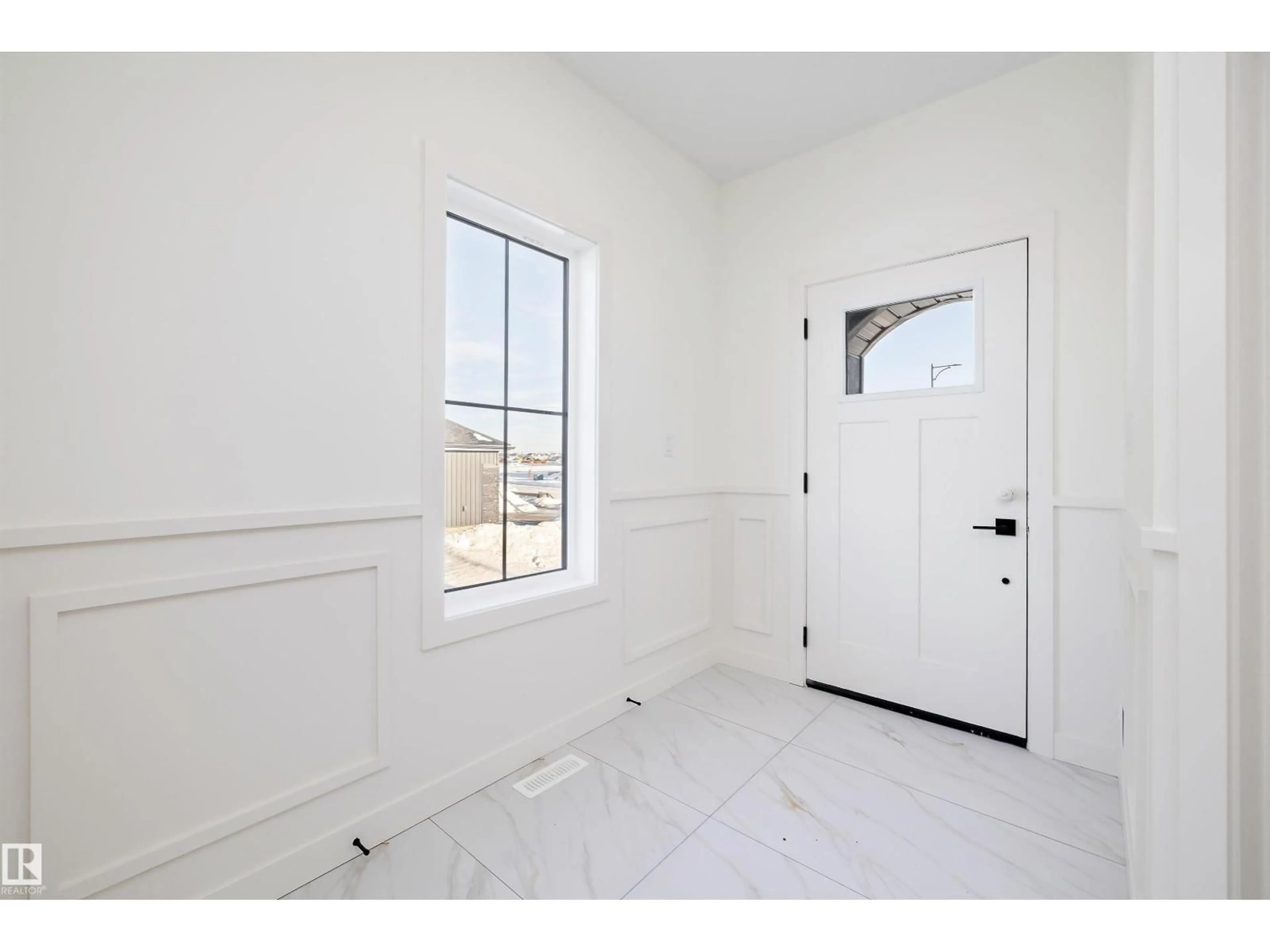 Indoor entryway for 90 CHELLES WD, St. Albert Alberta T8T2C6