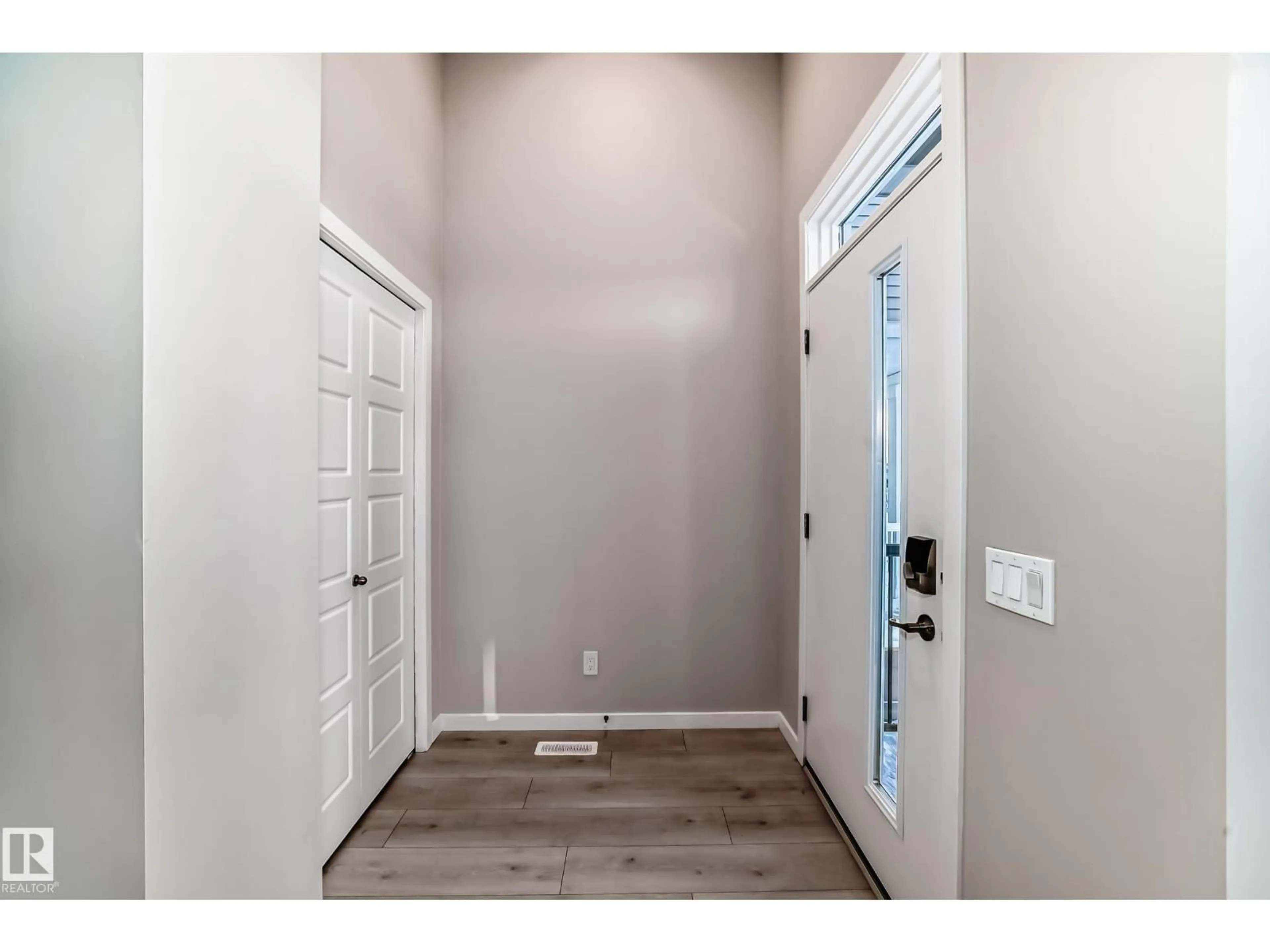 Indoor entryway for SW - 5025 KINNEY LINK LI, Edmonton Alberta T6W5G4