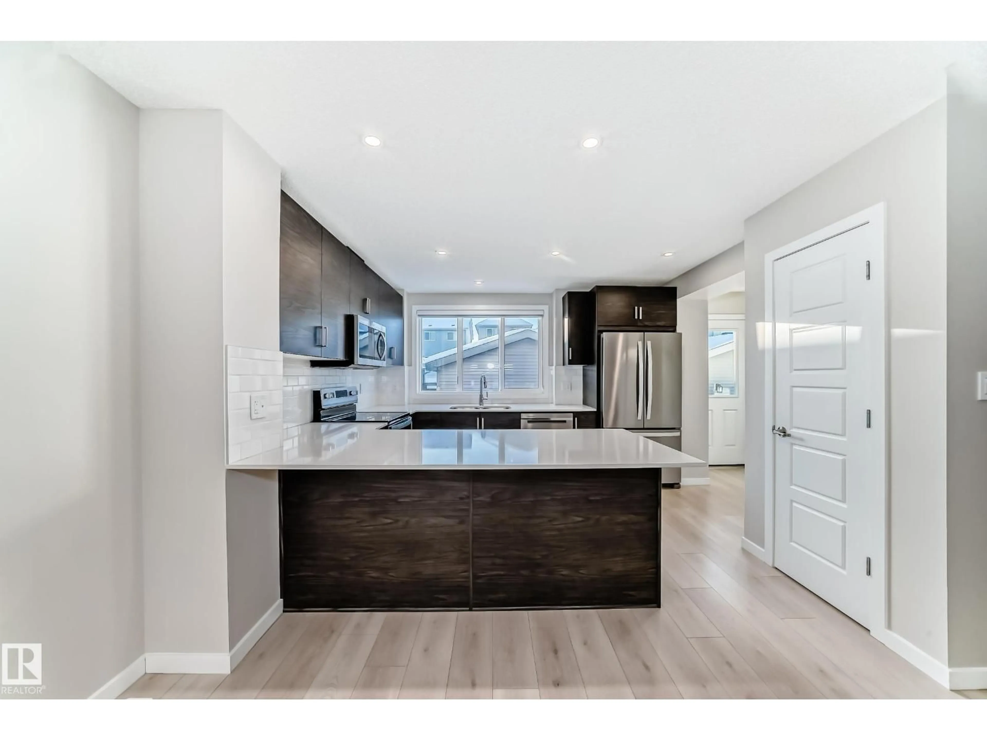 Open concept kitchen, unknown for SW - 5025 KINNEY LINK LI, Edmonton Alberta T6W5G4