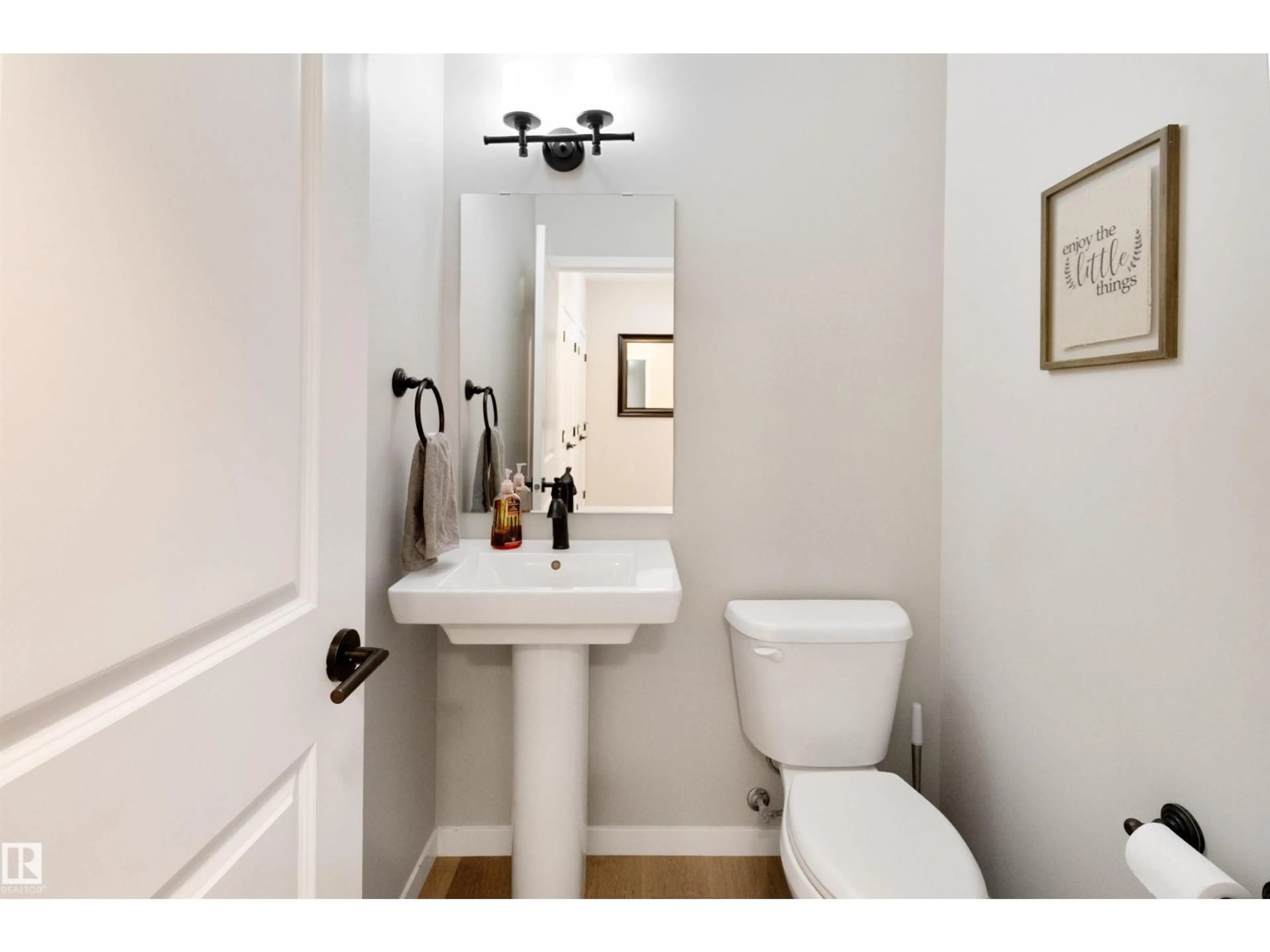 Standard bathroom, ceramic/tile floor for 22706 95A AV, Edmonton Alberta T5T7H4