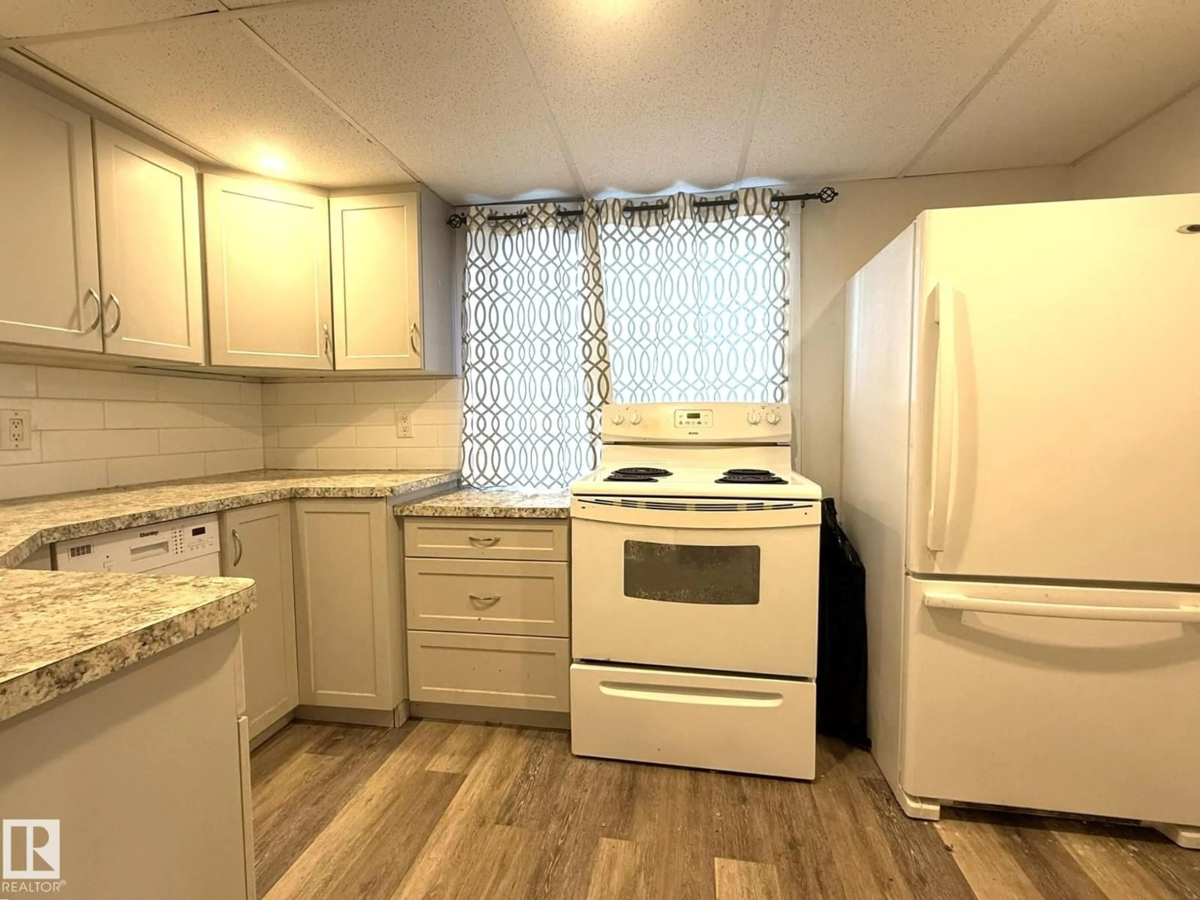 Standard kitchen, unknown for 5007 49 ST, Warburg Alberta T0C2T0