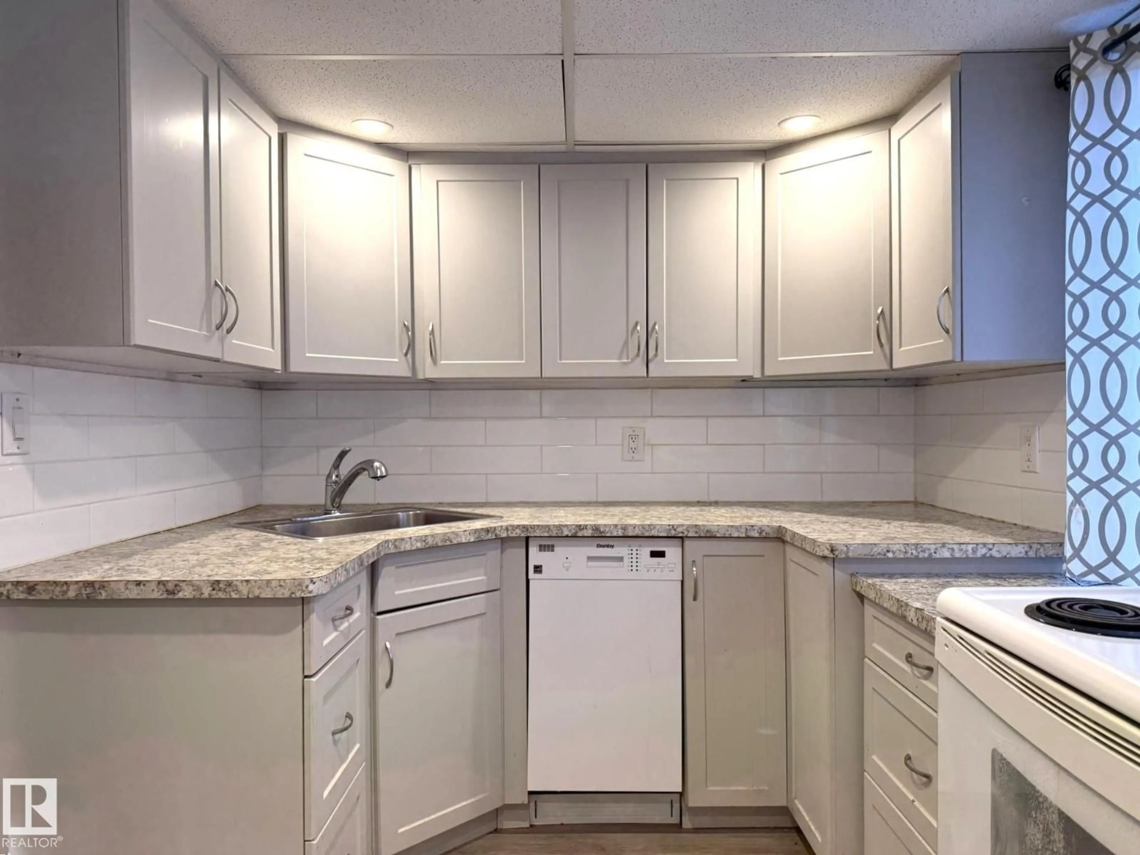 Standard kitchen, unknown for 5007 49 ST, Warburg Alberta T0C2T0