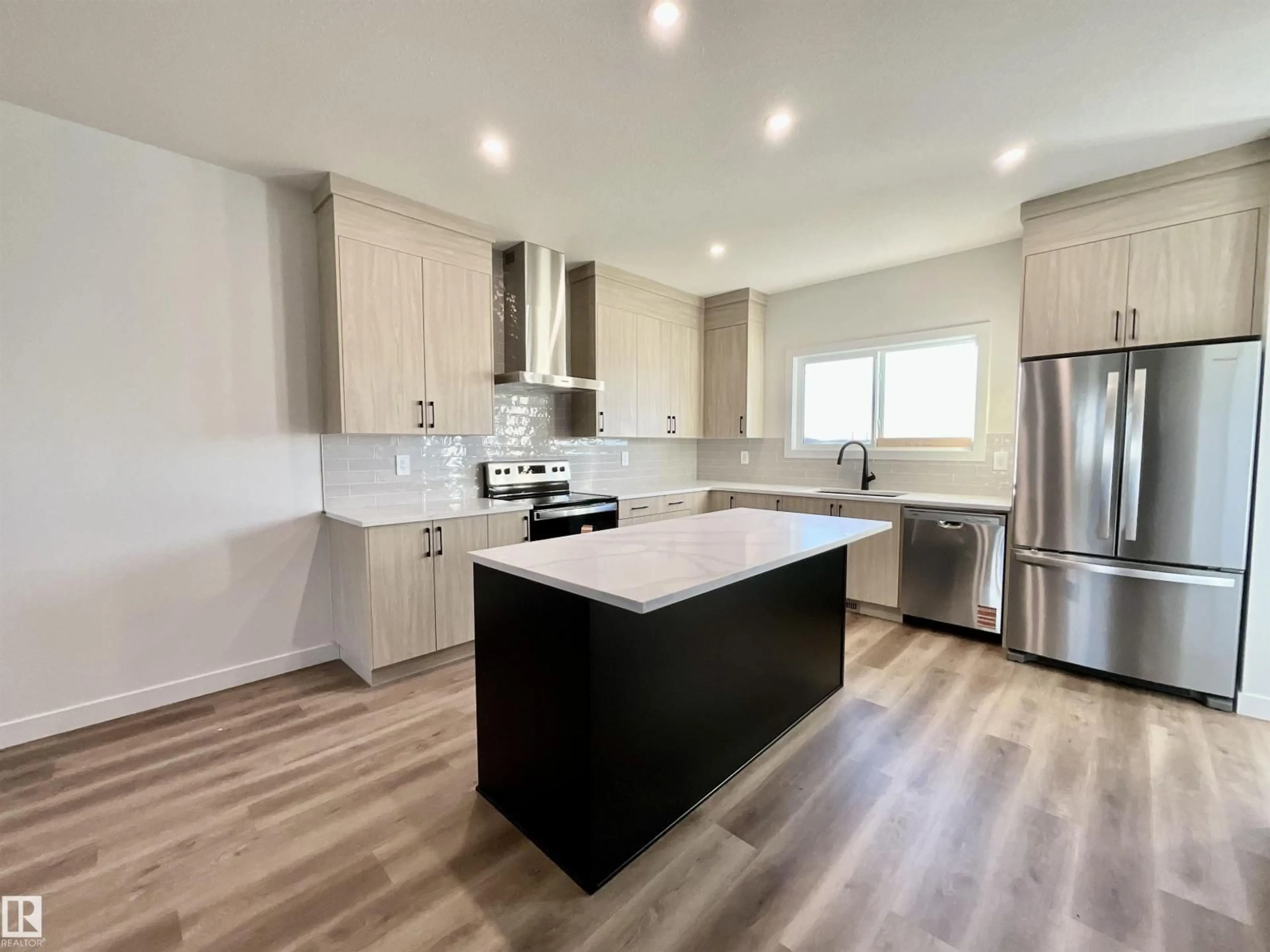 Open concept kitchen, unknown for 63 SIENNA BV, Fort Saskatchewan Alberta T8L0W3