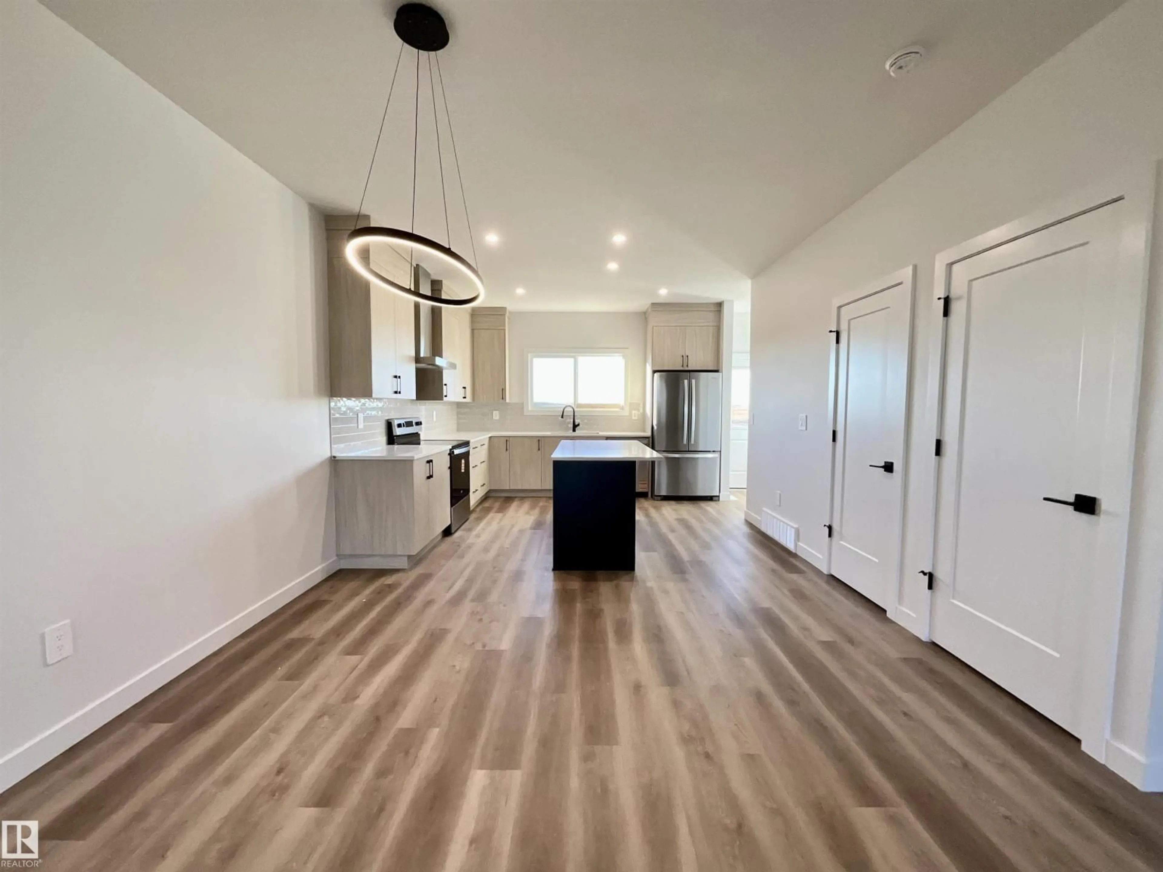 Open concept kitchen, wood/laminate floor for 63 SIENNA BV, Fort Saskatchewan Alberta T8L0W3