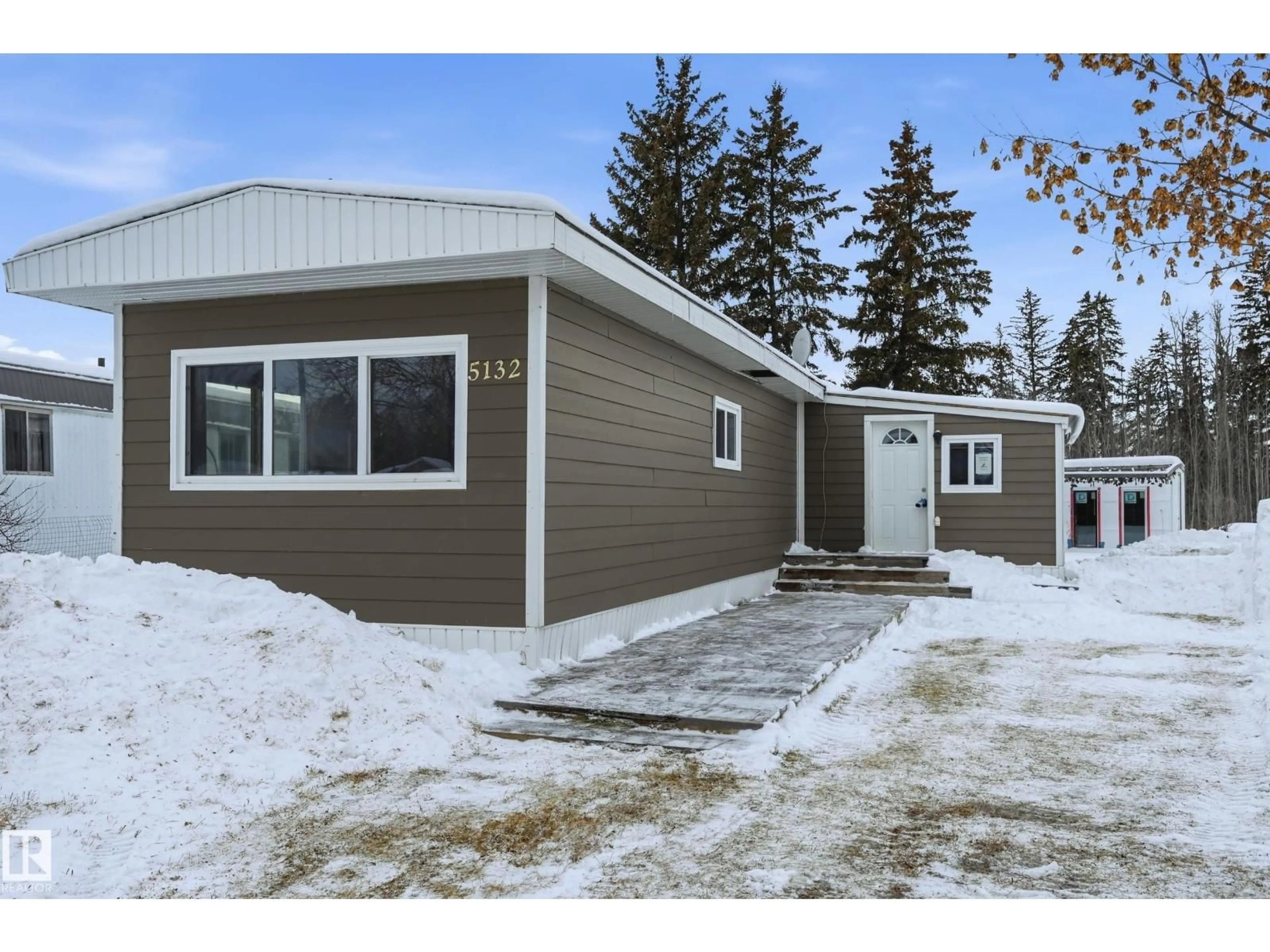 Home with vinyl exterior material, street for 5132 50 ST, Onoway Alberta T0E1V0