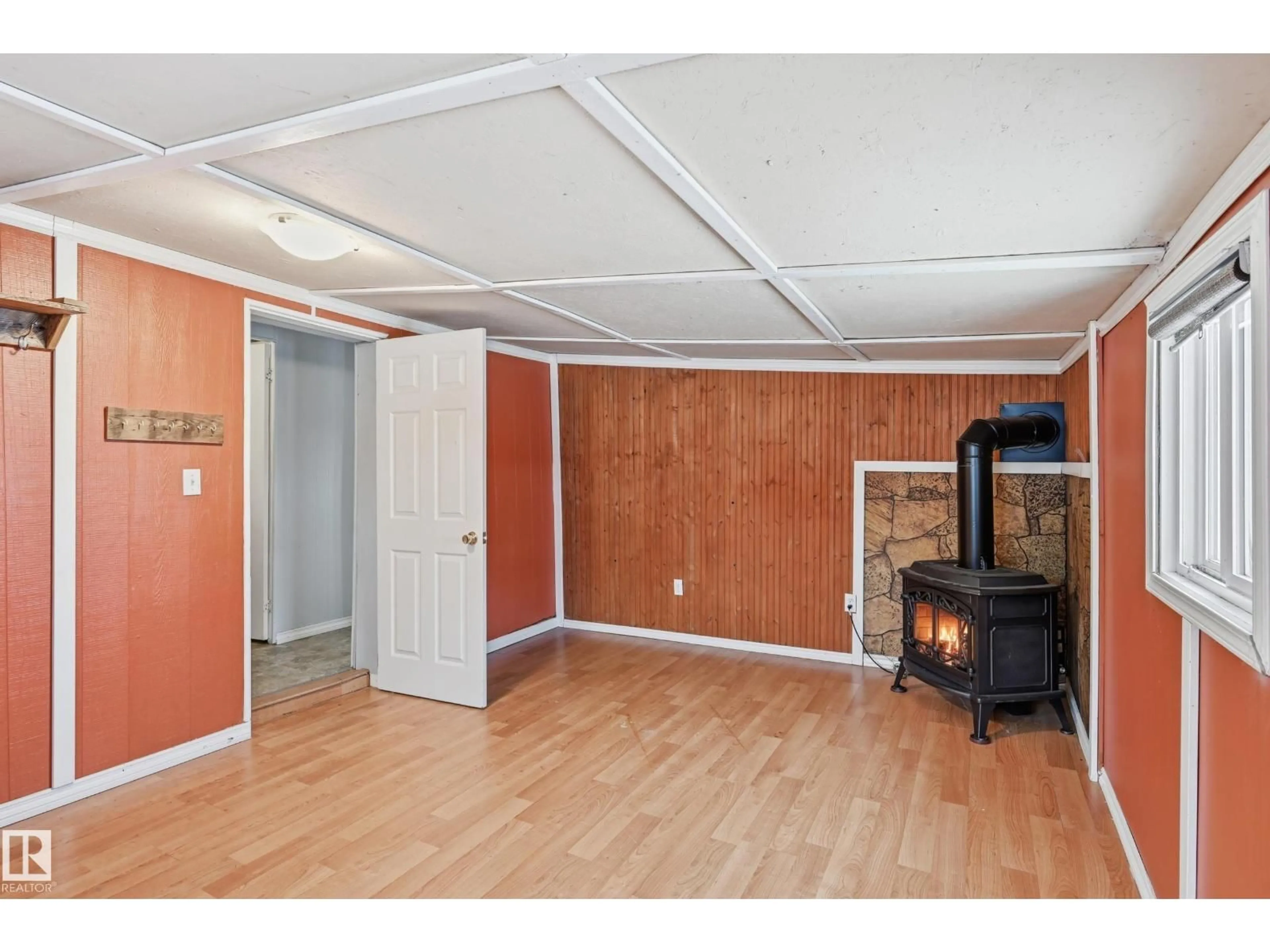 Unknown for 5132 50 ST, Onoway Alberta T0E1V0