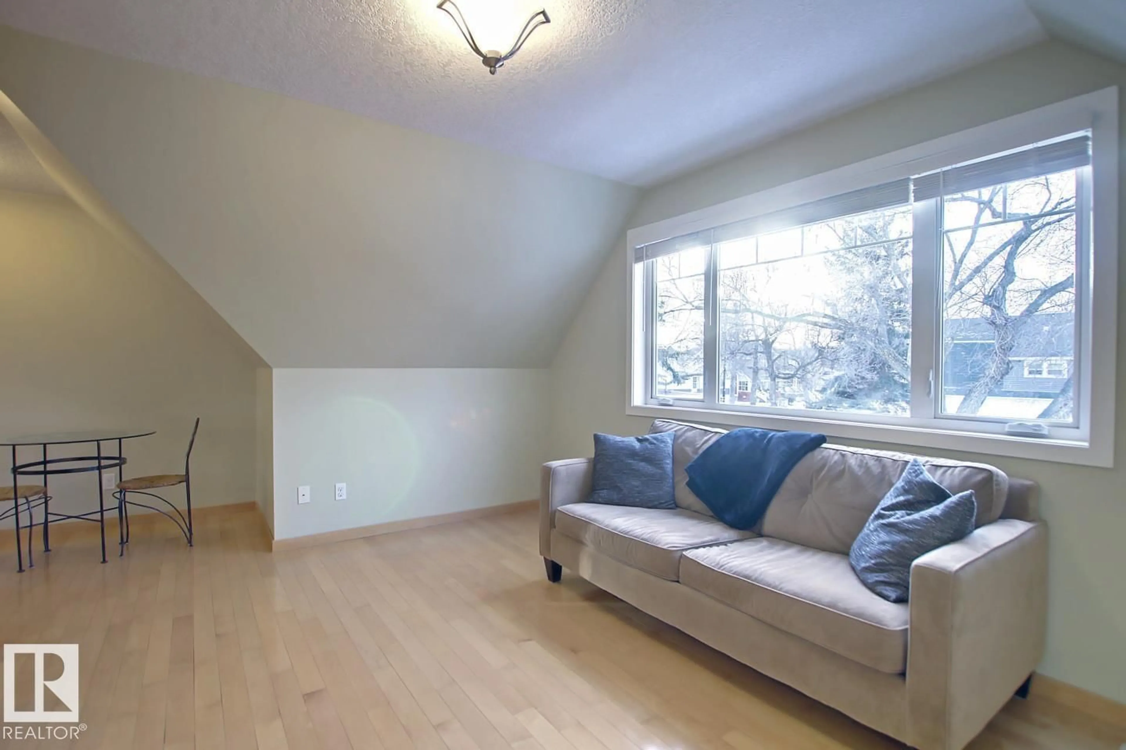 A pic of a room for 12304 108 AV, Edmonton Alberta T5M2B4
