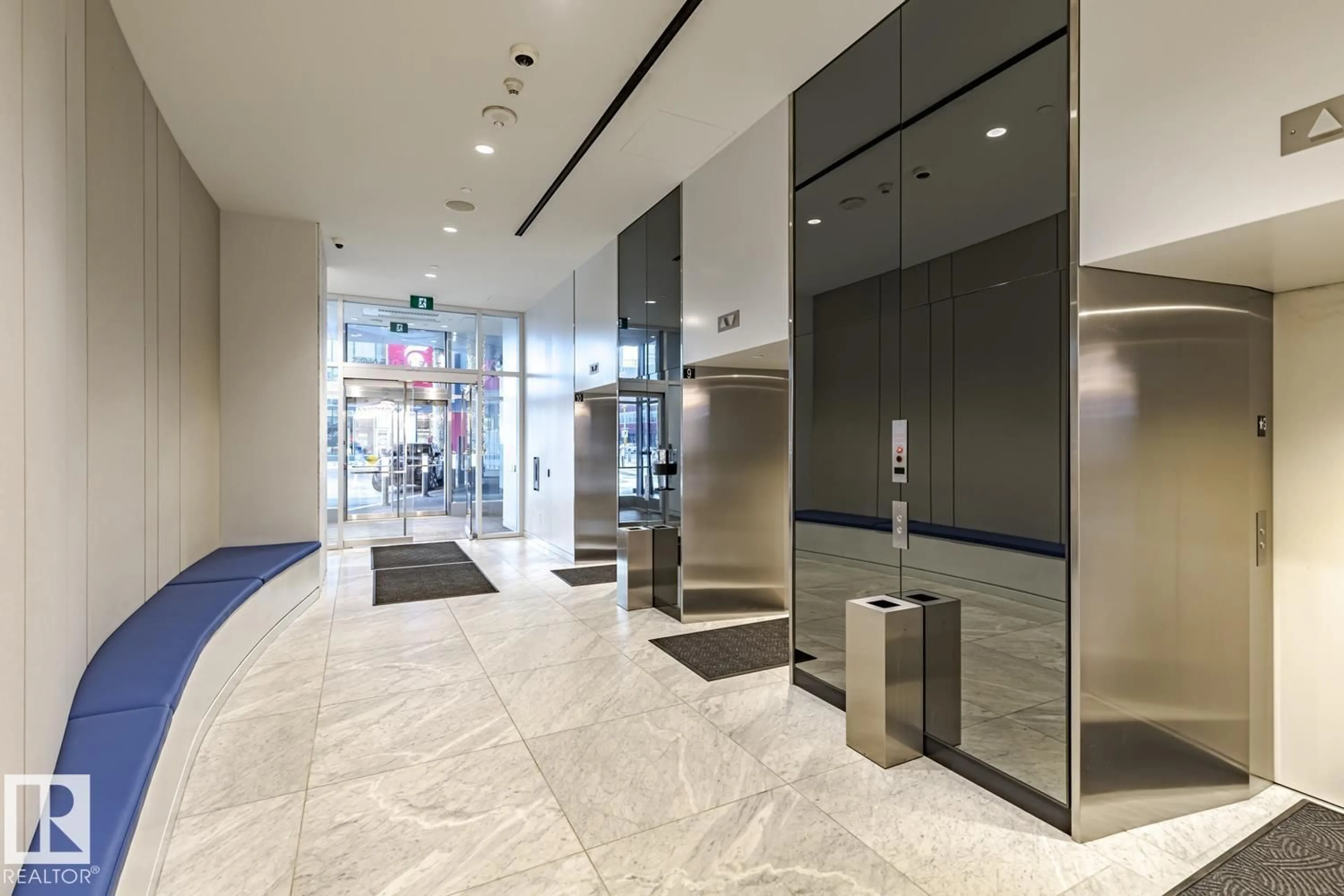 Indoor foyer for 4804 10360 102 ST NW, Edmonton Alberta T5J0K6
