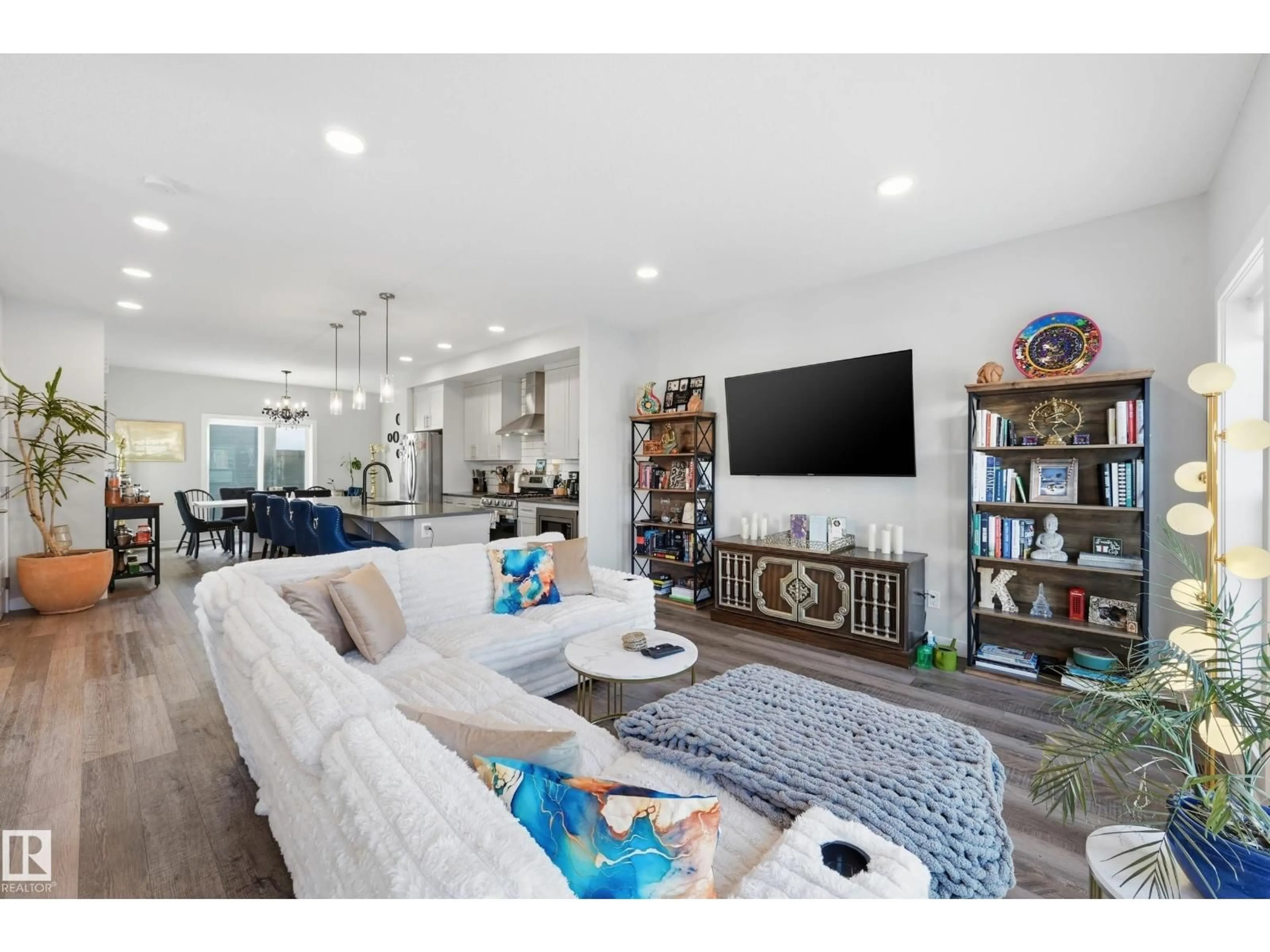 Living room with furniture, unknown for 7803 YORKE RD, Edmonton Alberta T5G2R6