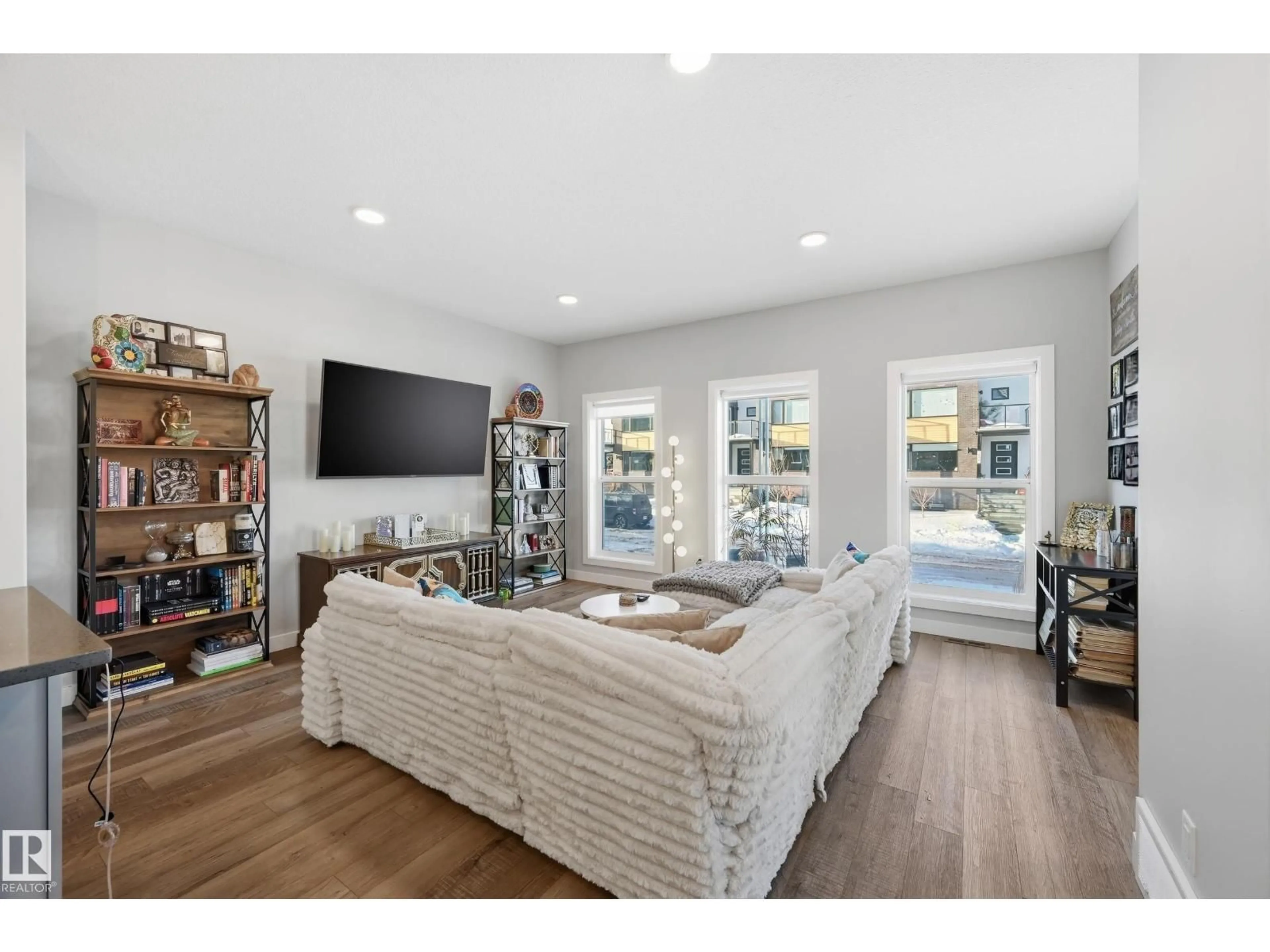 Living room with furniture, unknown for 7803 YORKE RD, Edmonton Alberta T5G2R6