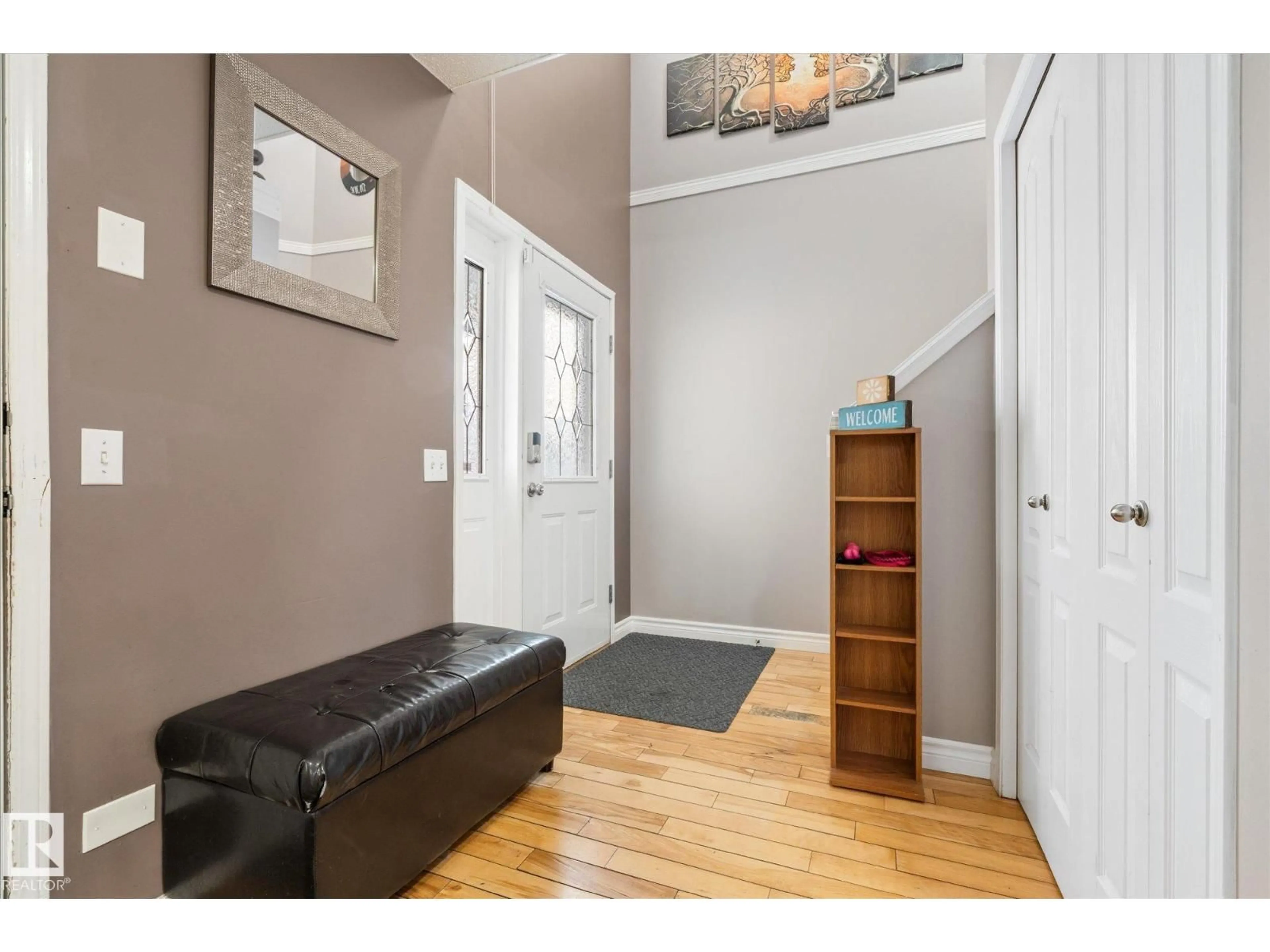 Indoor entryway for 42 BRIARWOOD WY, Stony Plain Alberta T7Z2W4