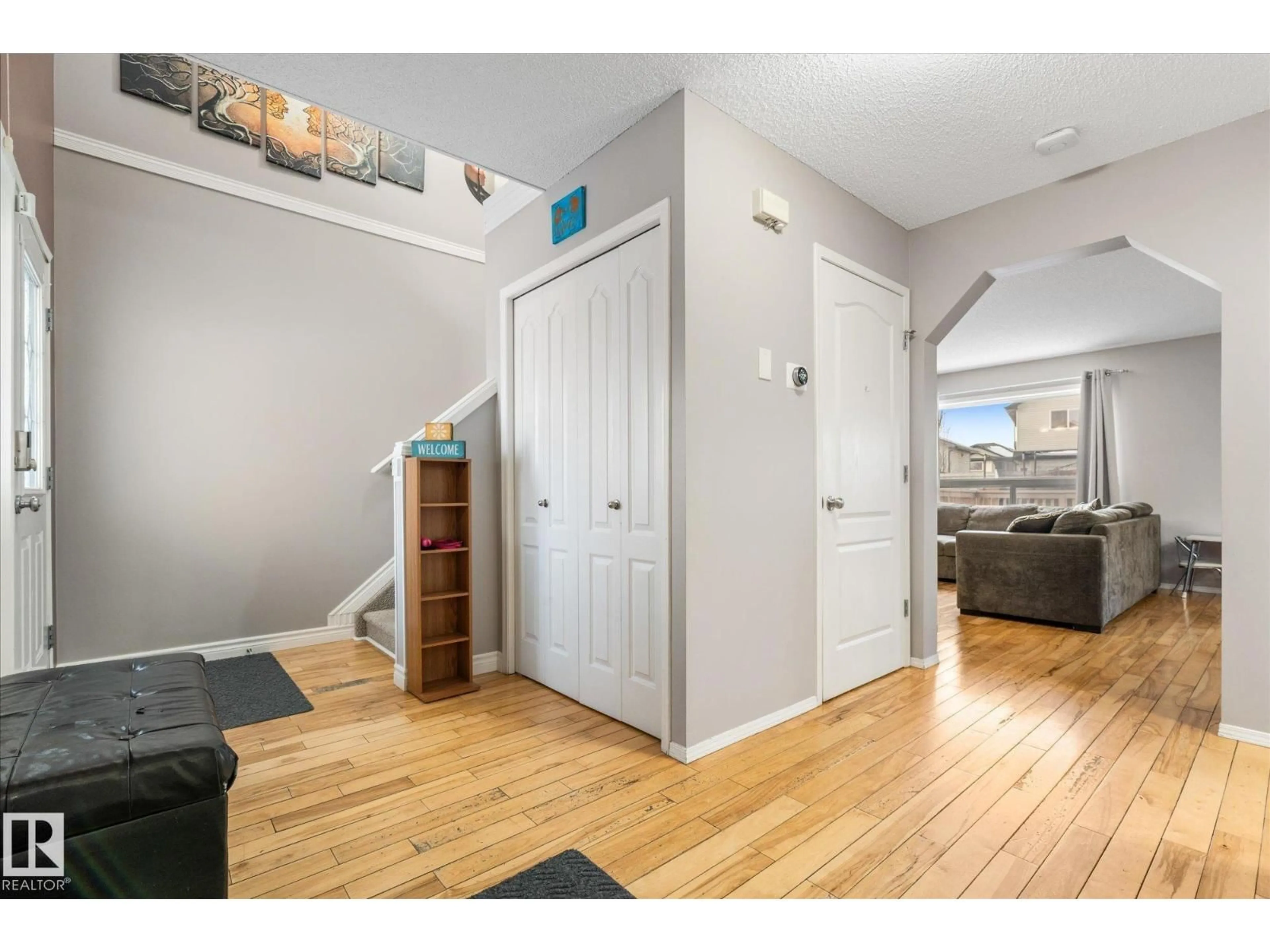 Indoor entryway for 42 BRIARWOOD WY, Stony Plain Alberta T7Z2W4