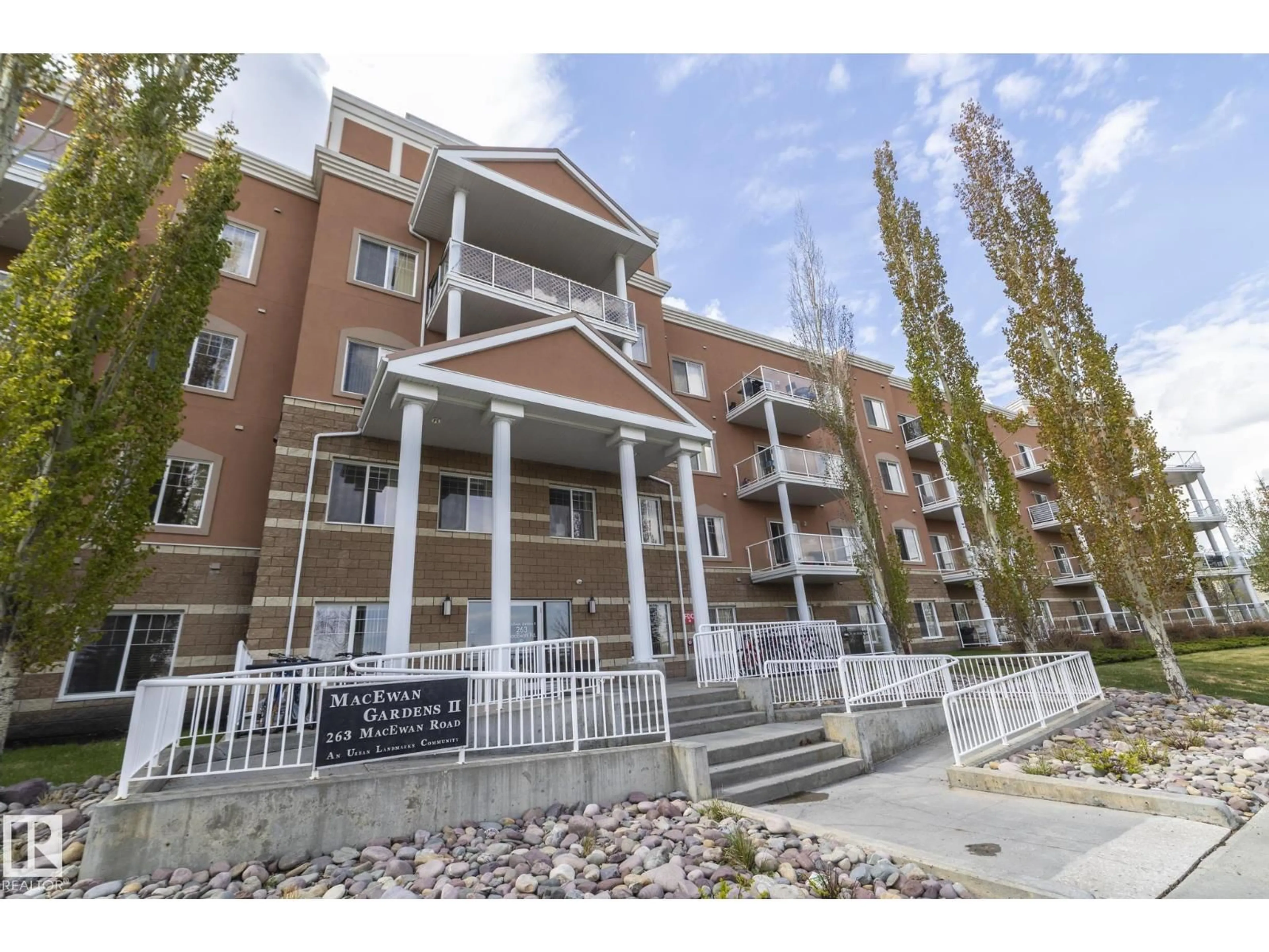 Patio, street for #416 - 263 MACEWAN RD, Edmonton Alberta T6W0C4