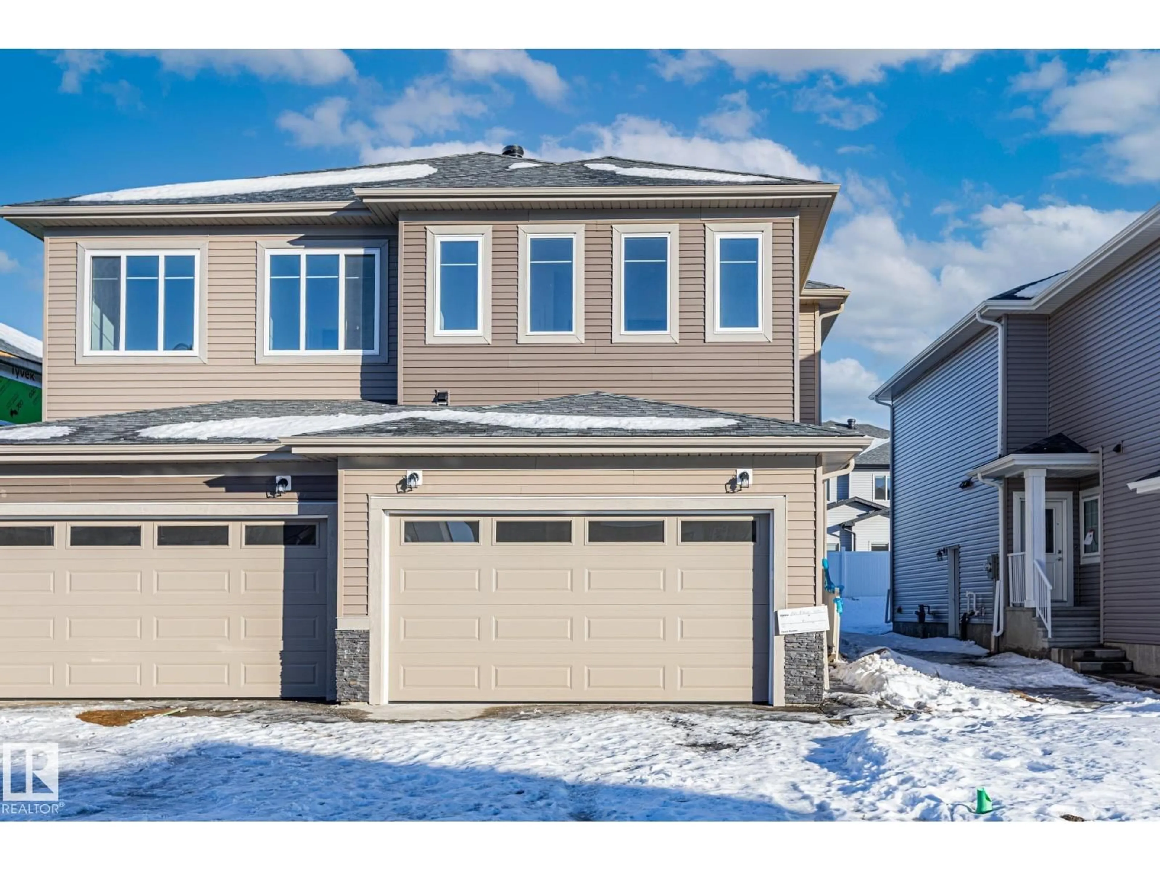 Home with vinyl exterior material, street for 121 FICUS WY, Fort Saskatchewan Alberta T8L1X8