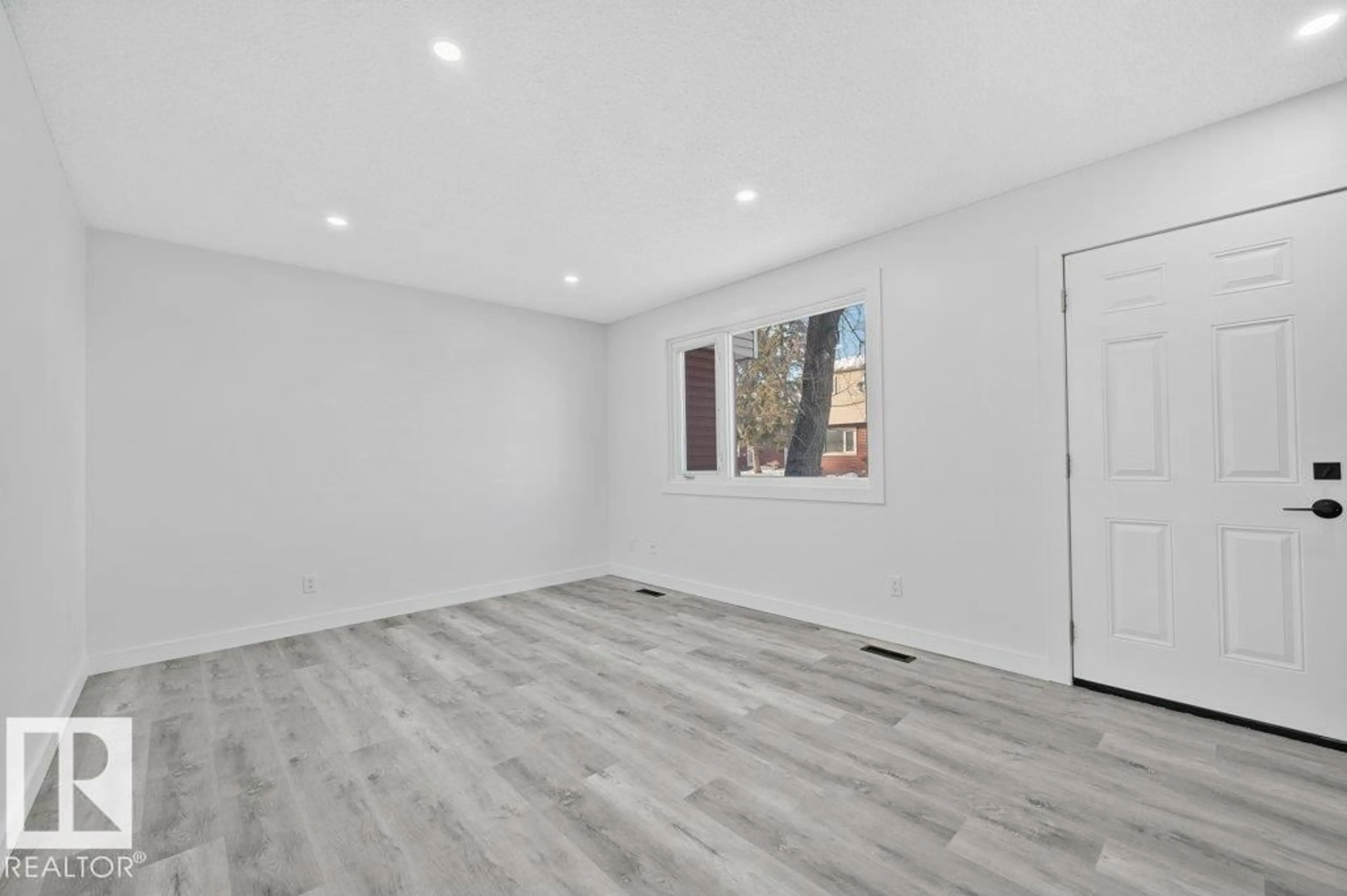 A pic of a room for 72 HABITAT CR, Edmonton Alberta T5A2X7
