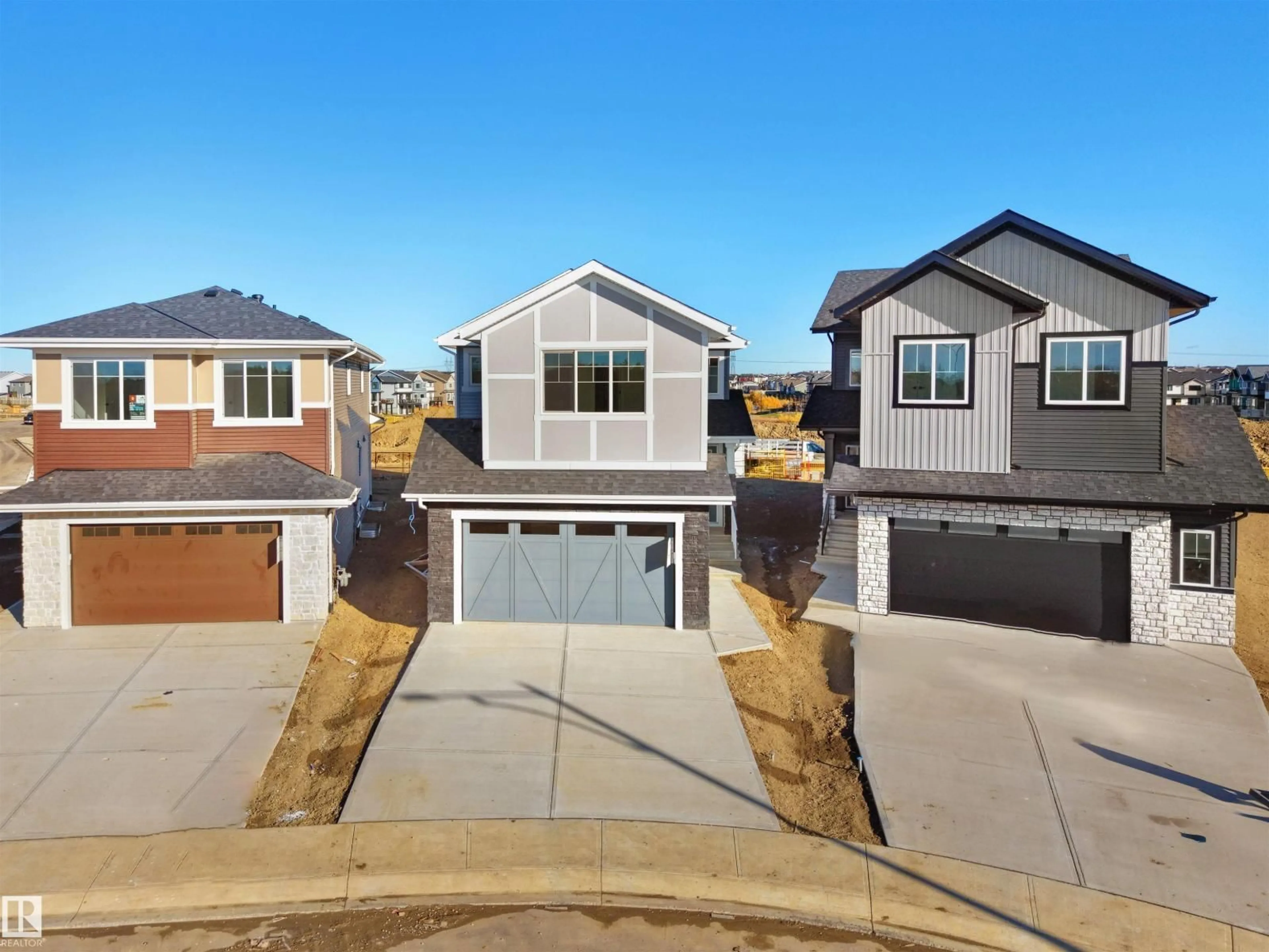 A pic from outside/outdoor area/front of a property/back of a property/a pic from drone, street for 3307 CHERNOWSKI WAY, Edmonton Alberta T6W5V6