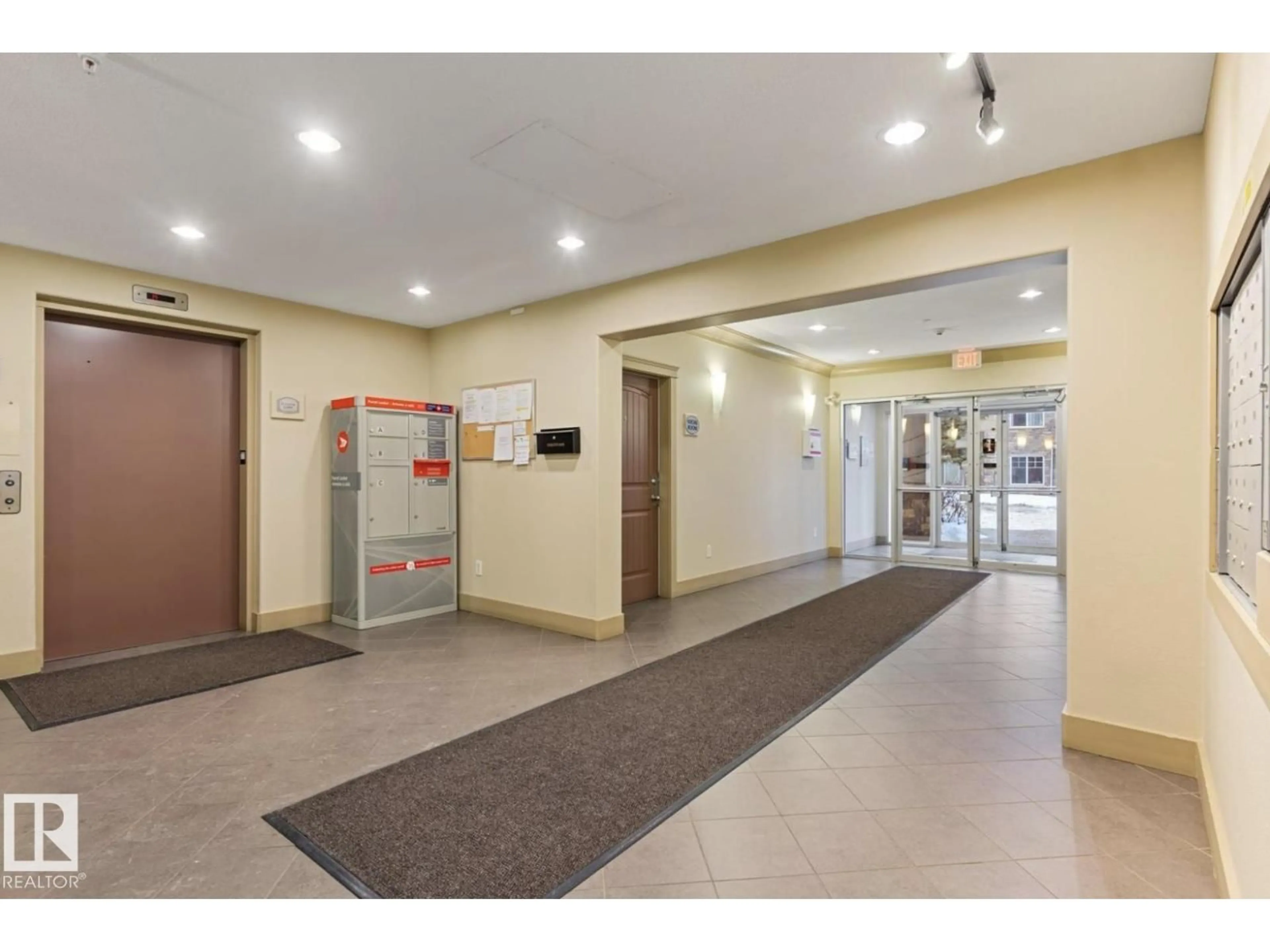 Indoor foyer for #203 - 17407 99 AVENUE, Edmonton Alberta T5T0W7