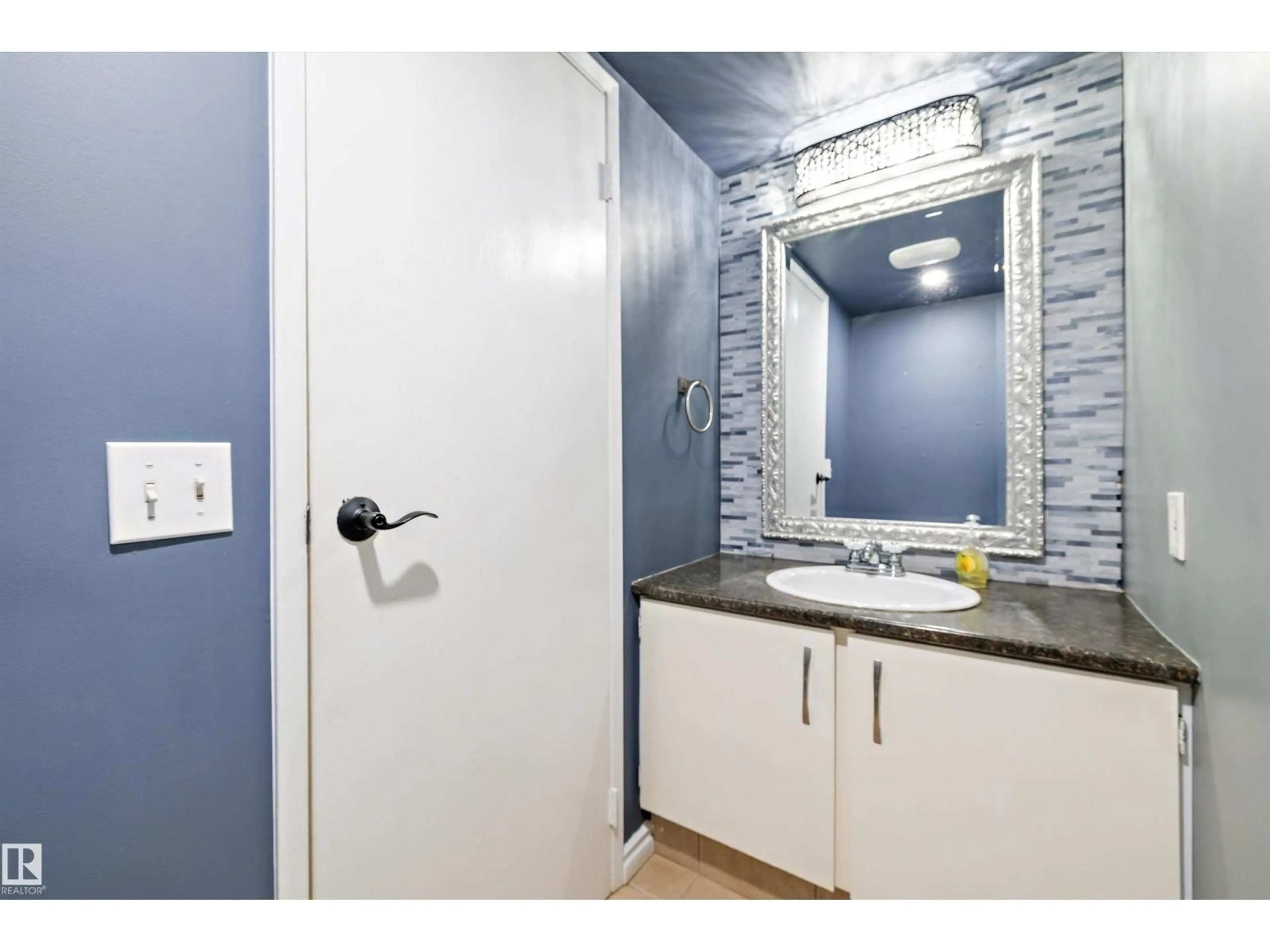 Standard bathroom, ceramic/tile floor for 85 FOREST GV, St. Albert Alberta T8N2Y1