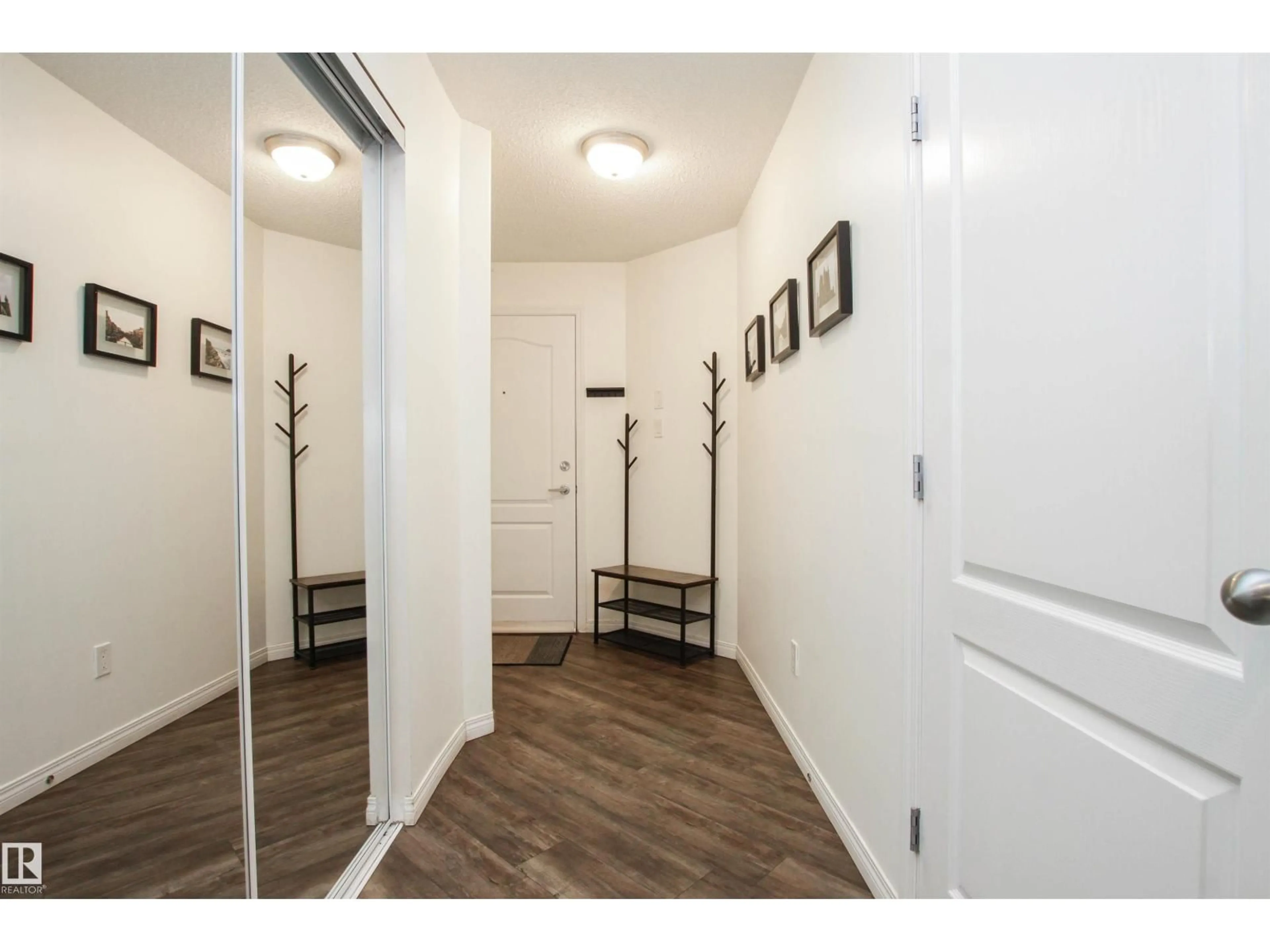 Indoor entryway for 7327 - 7208 SOUTH TERWILLEGAR DR, Edmonton Alberta T6R0L8