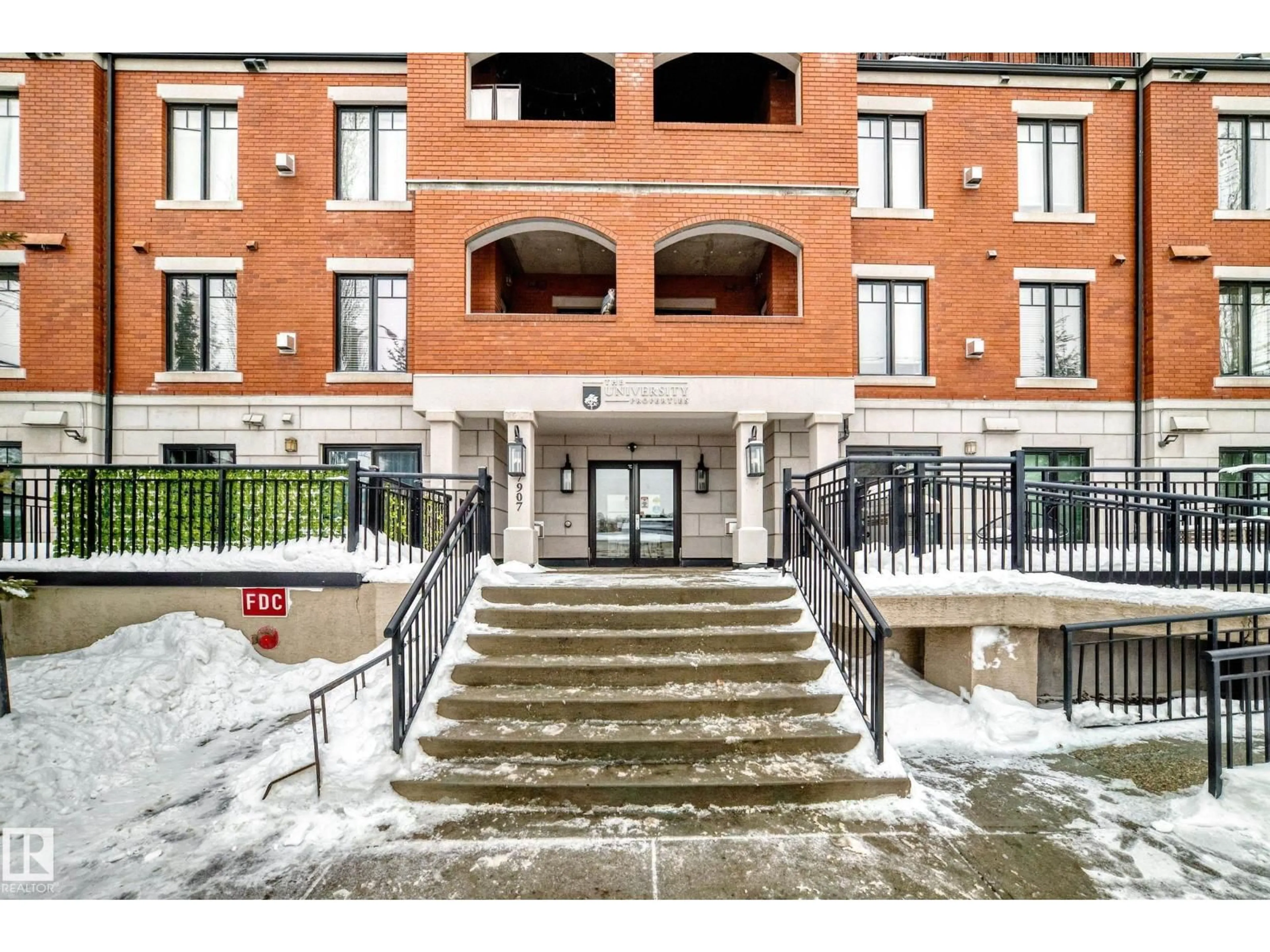 Indoor foyer for #103 - 7907 109 ST, Edmonton Alberta T6G1C7