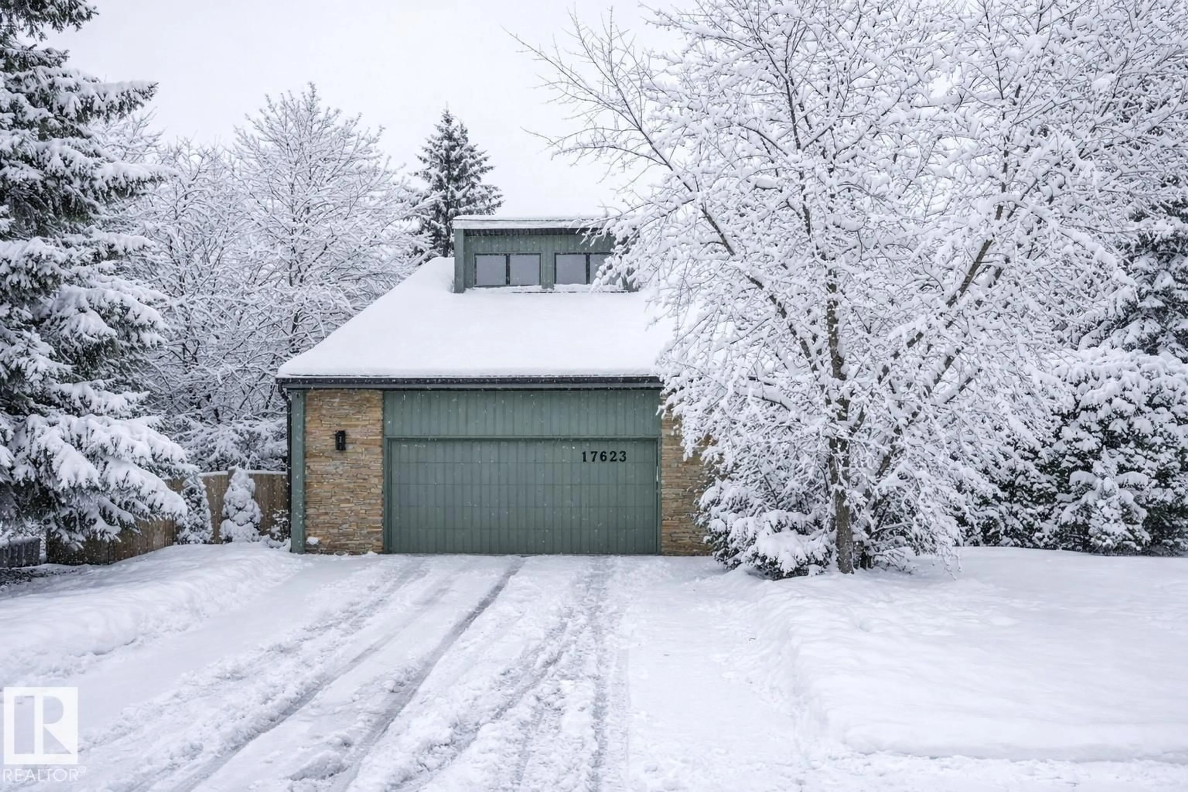 Shed for 17623 53 AV, Edmonton Alberta T6G1M4