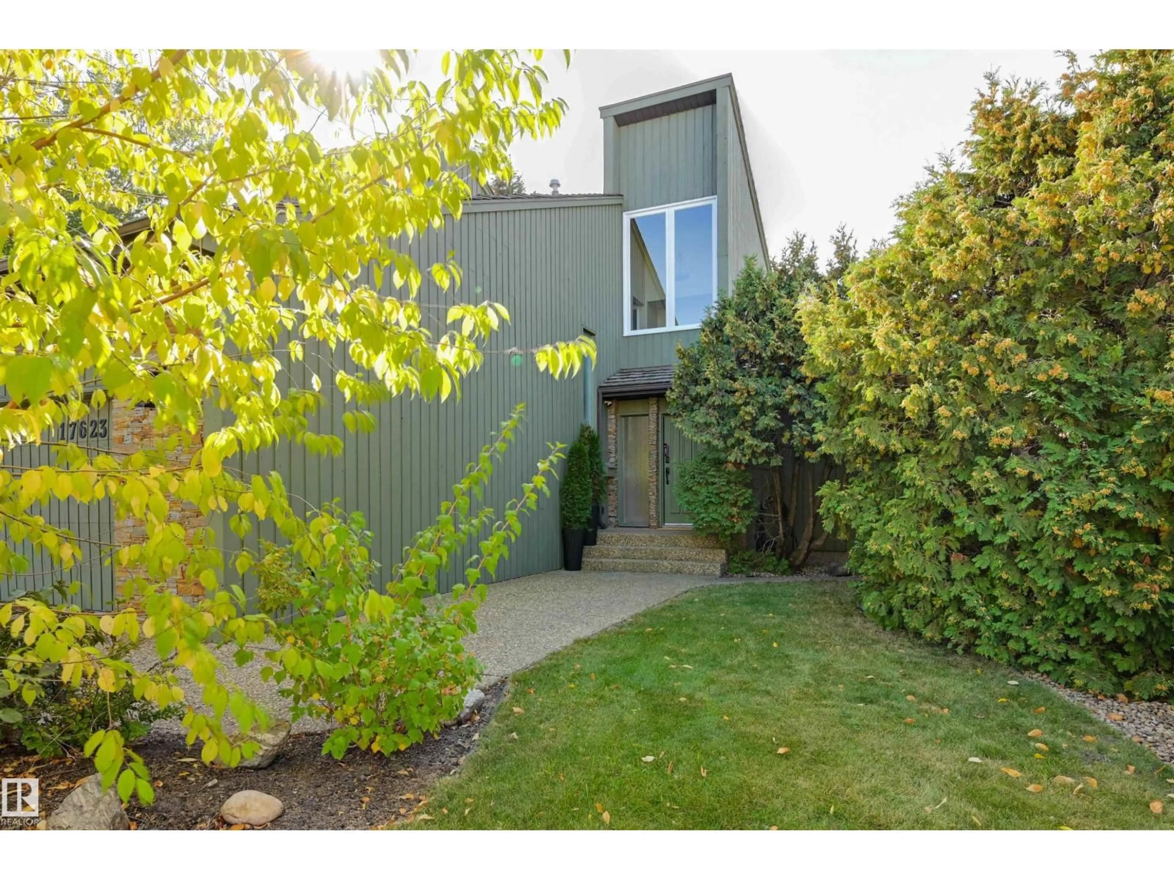 Unknown for 17623 53 AV, Edmonton Alberta T6G1M4