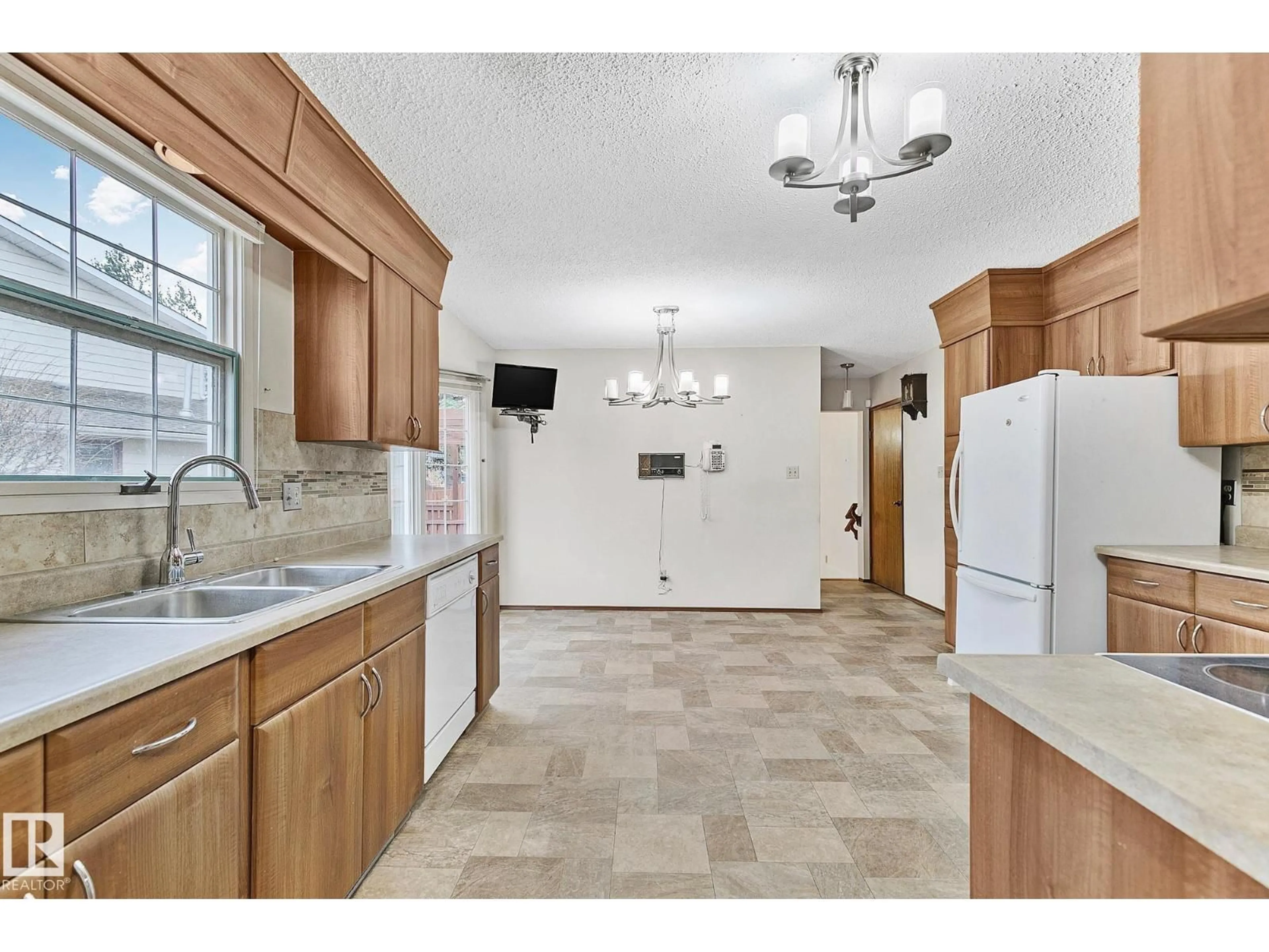 Unknown for 186 WILLOW WY, Edmonton Alberta T5T1C8