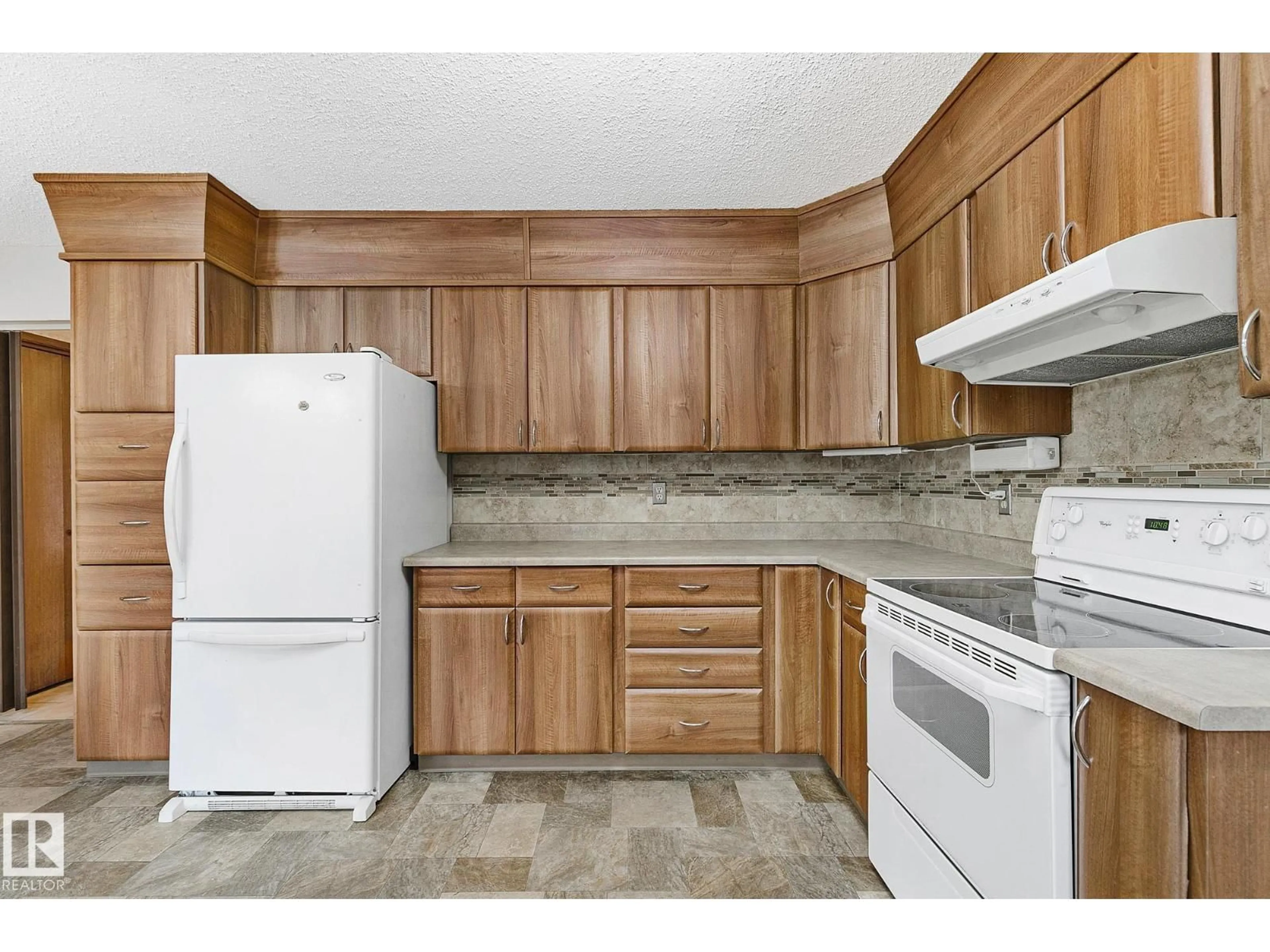 Standard kitchen, unknown for 186 WILLOW WY, Edmonton Alberta T5T1C8