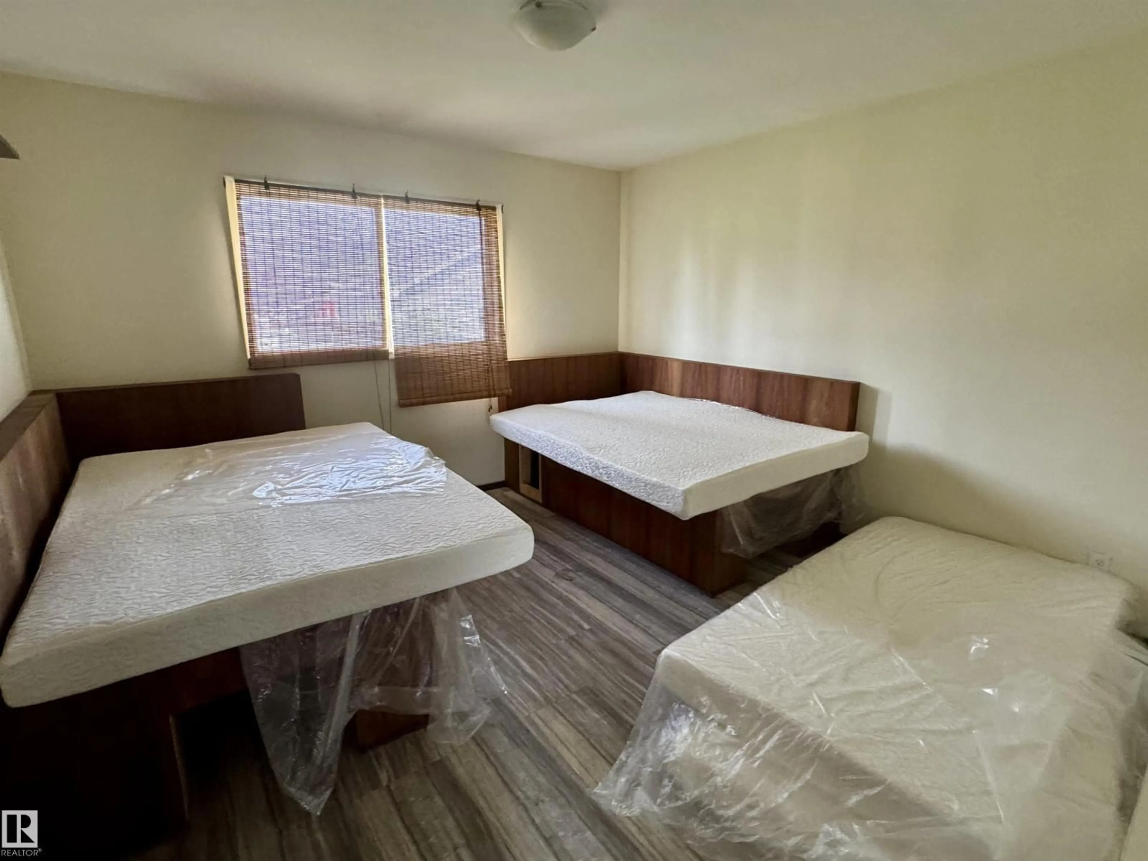 A pic of a room for NW - 12312 82 ST, Edmonton Alberta T5B2X2