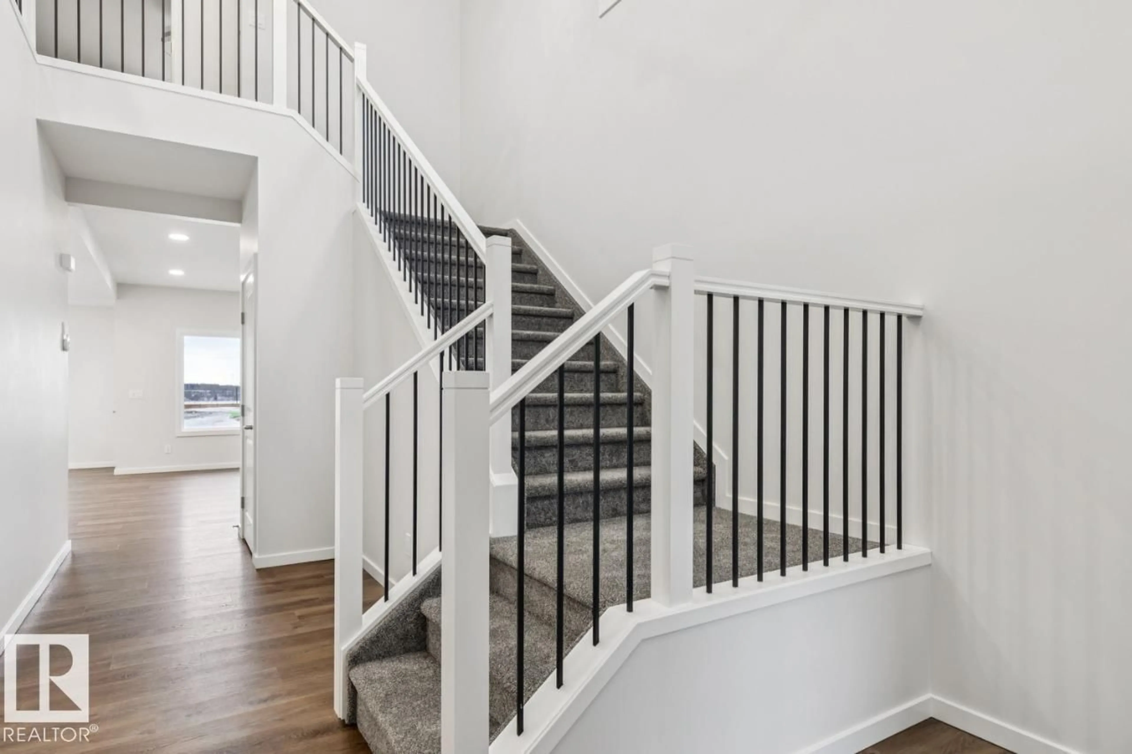 Stairs for 7618 KIMIWAN CR, Edmonton Alberta T6W5N6